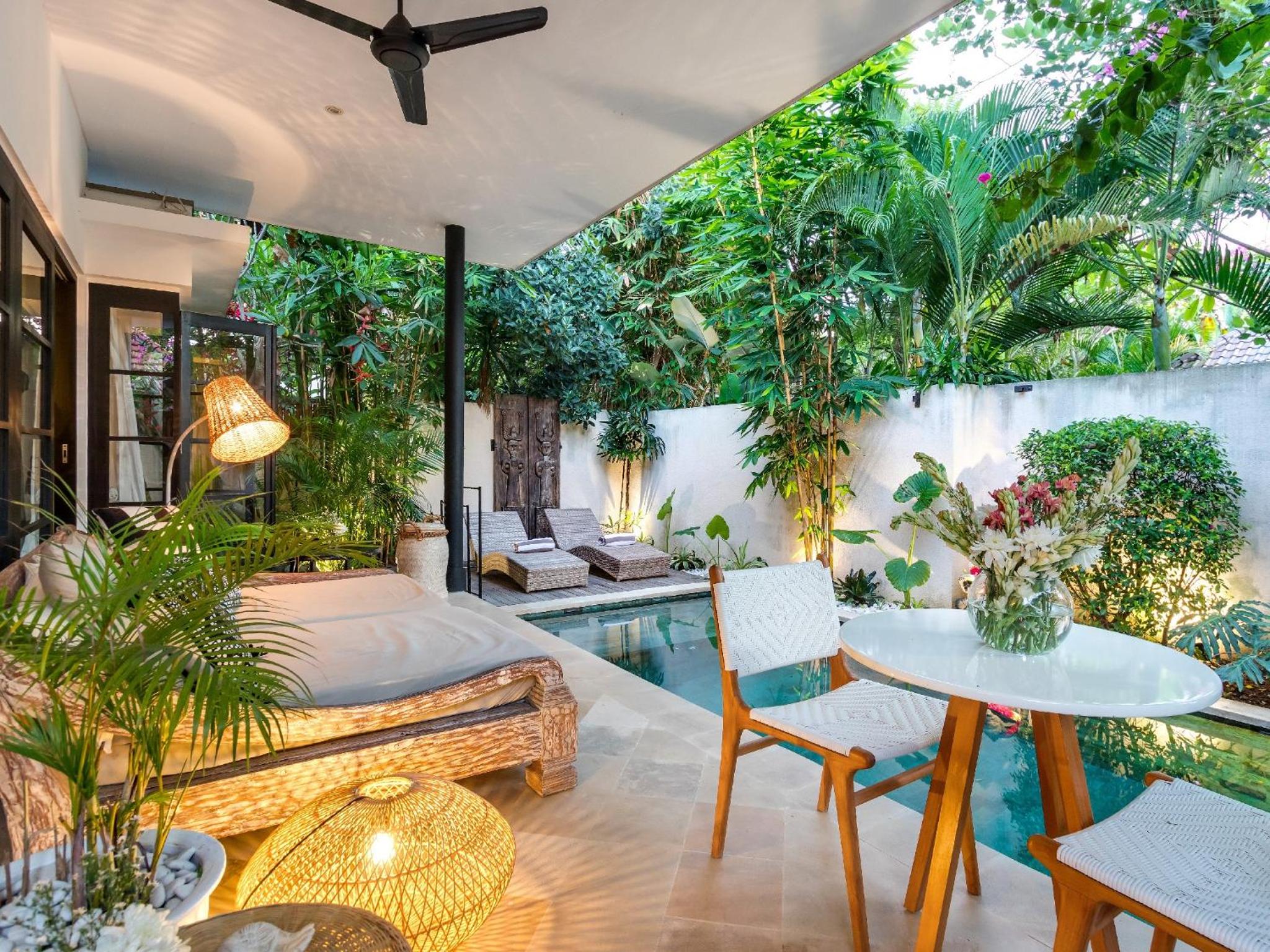 Villa Lora by Villa Finder