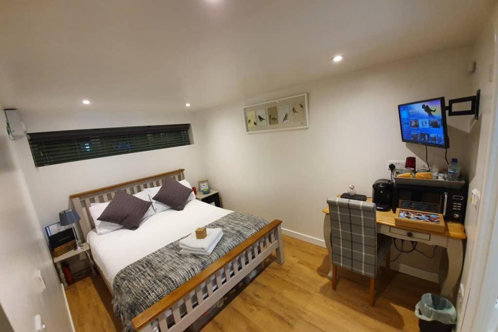 Chippenham Vacations - Annex in Chippenham with Parking and WIFI - Property Image 12