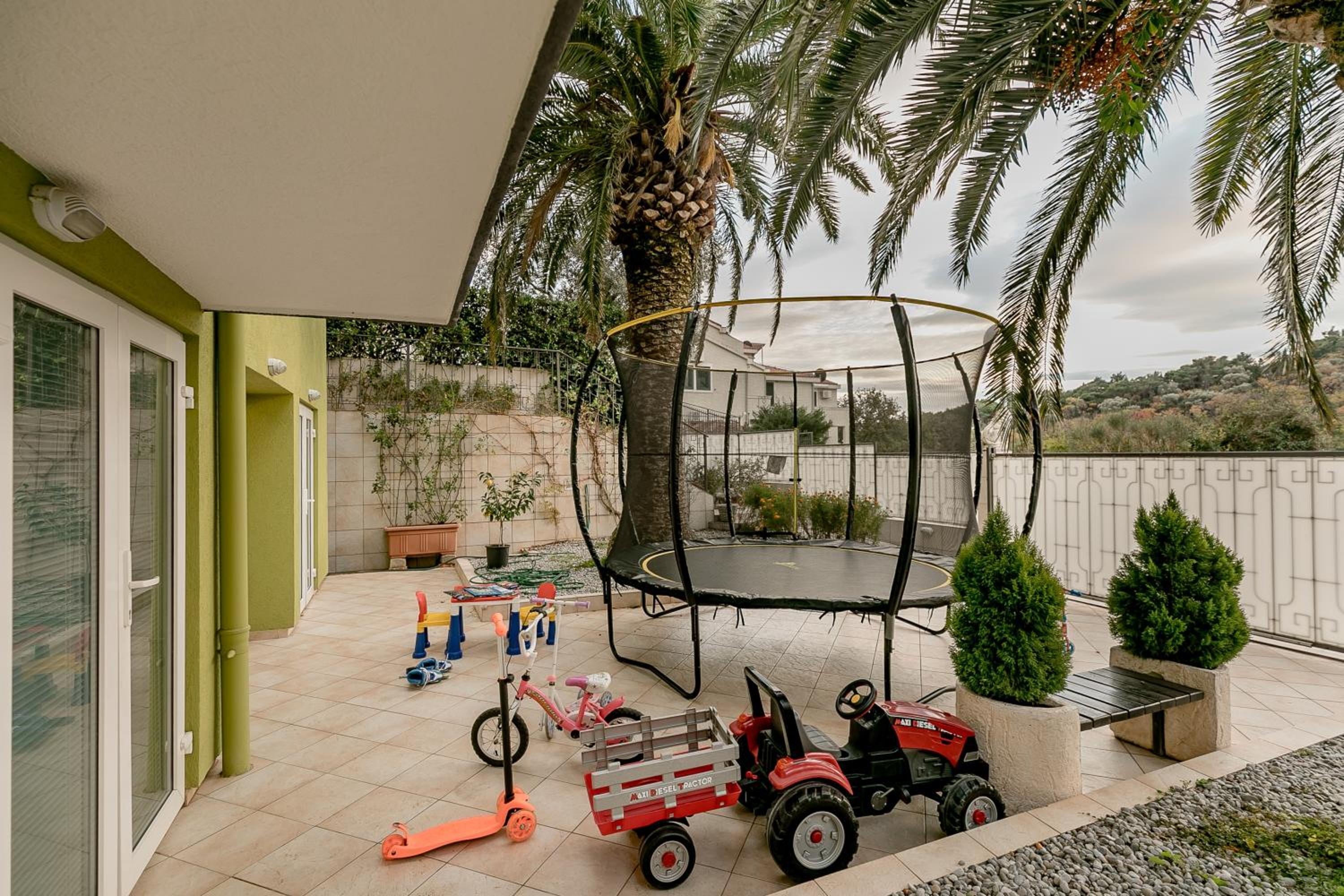 Palm Point Apartment
