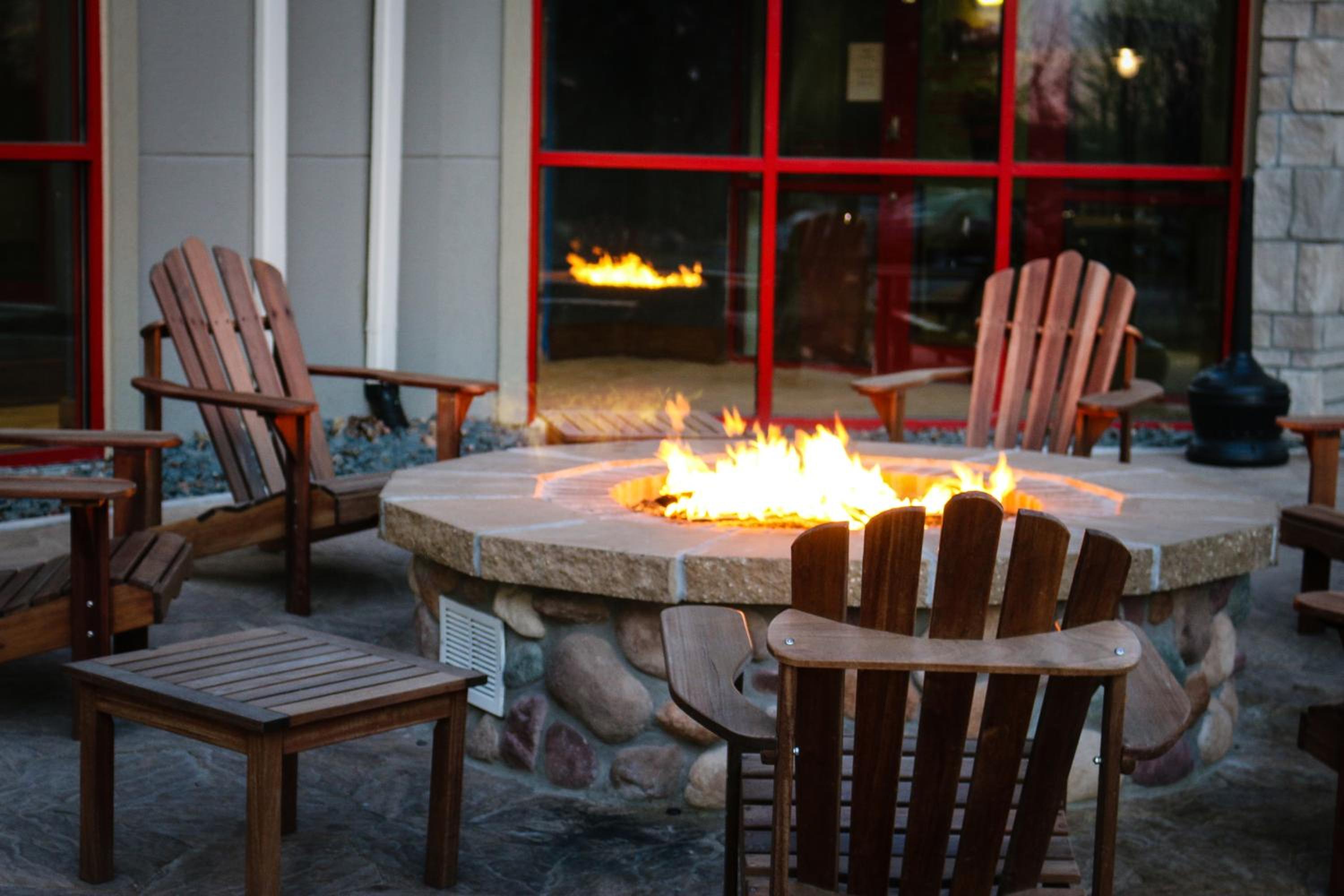 Des Moines Vacations - Wildwood Lodge  Suites - Property Image 2