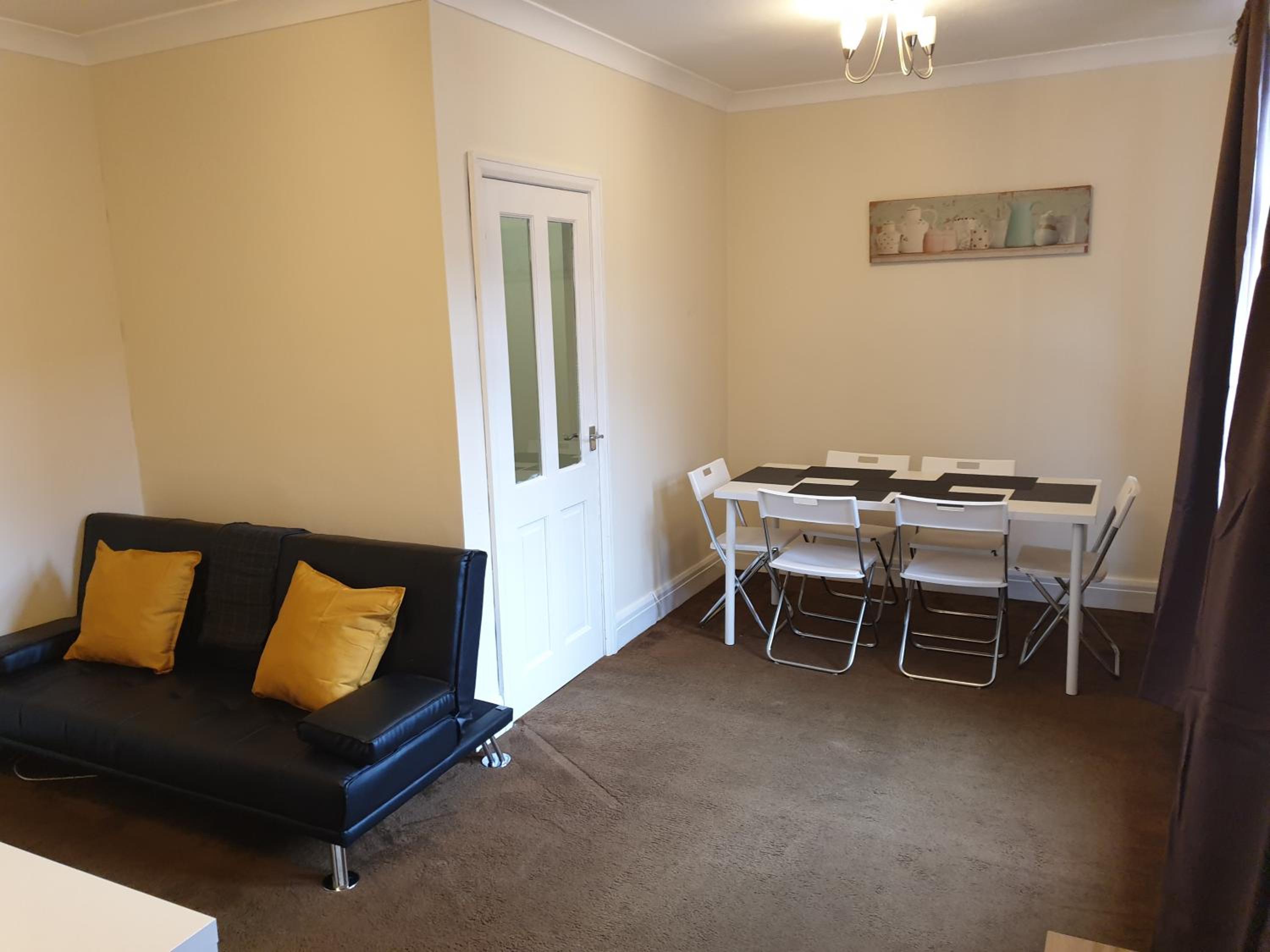 South Shields Vacations - South Shield's Hidden Gem Emerald Apartment sleeps 6 Guests - Property Image 12