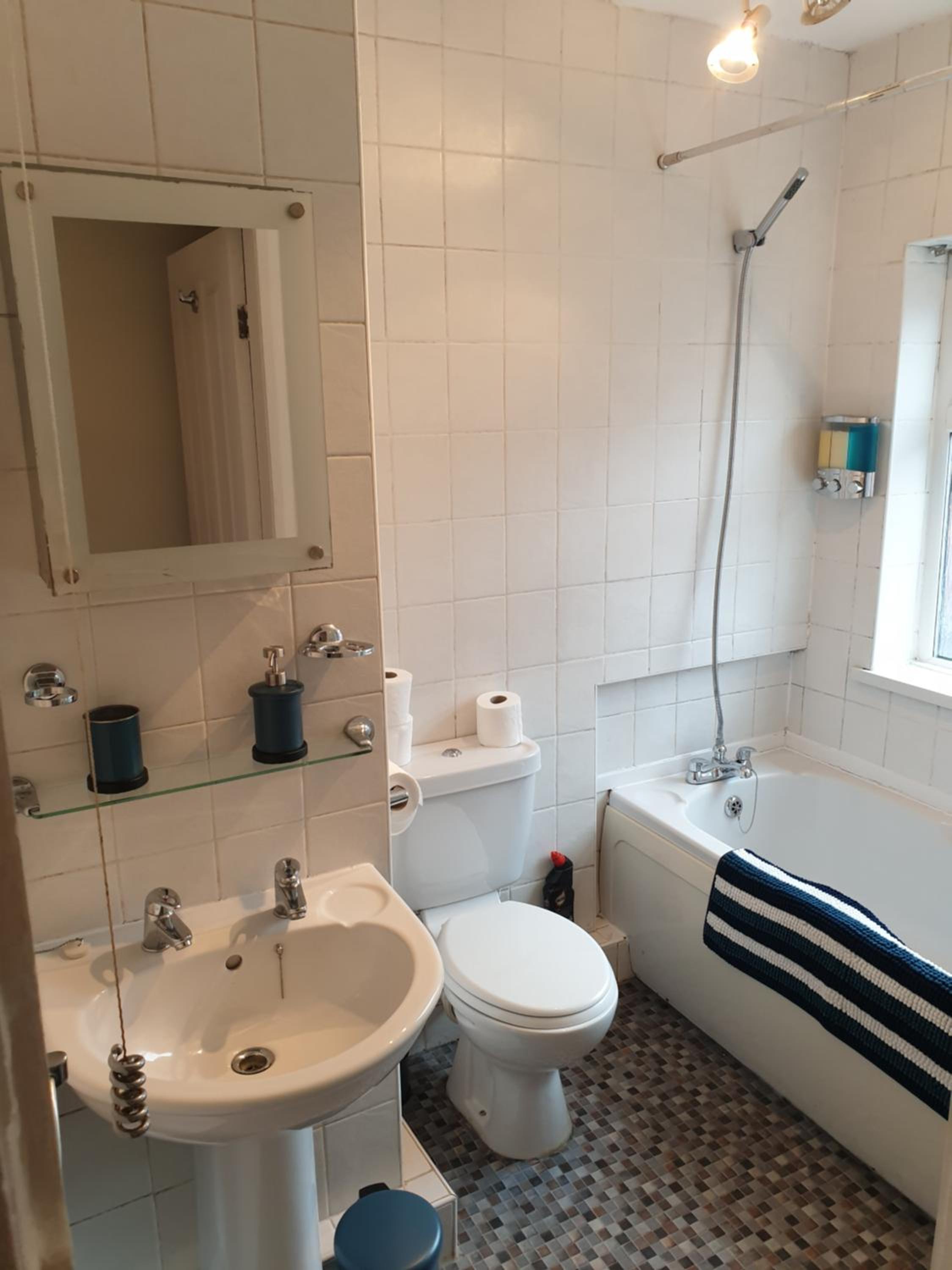 South Shields Vacations - South Shield's Hidden Gem Emerald Apartment sleeps 6 Guests - Property Image 5