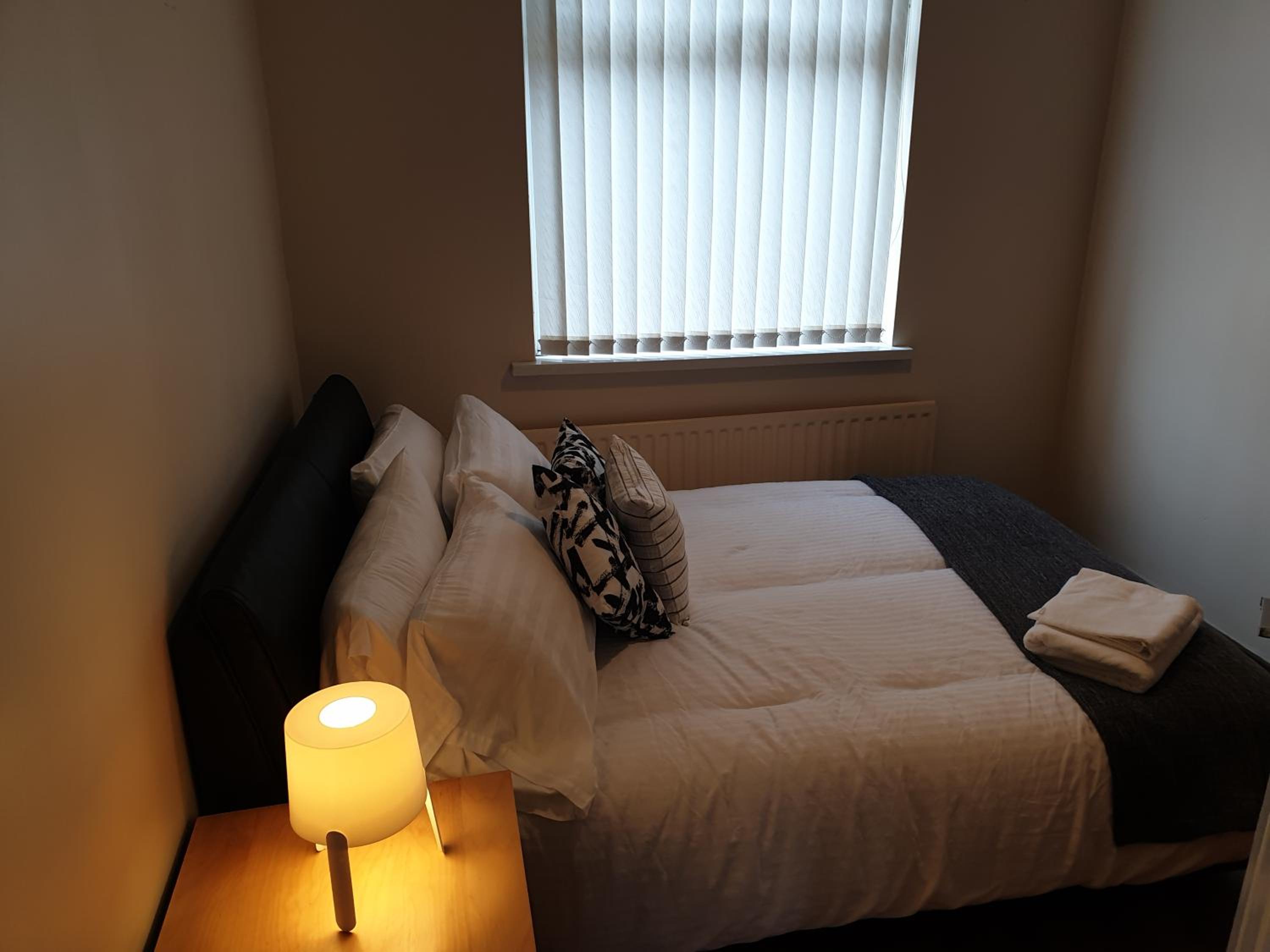 South Shields Vacations - South Shield's Hidden Gem Emerald Apartment sleeps 6 Guests - Property Image 4