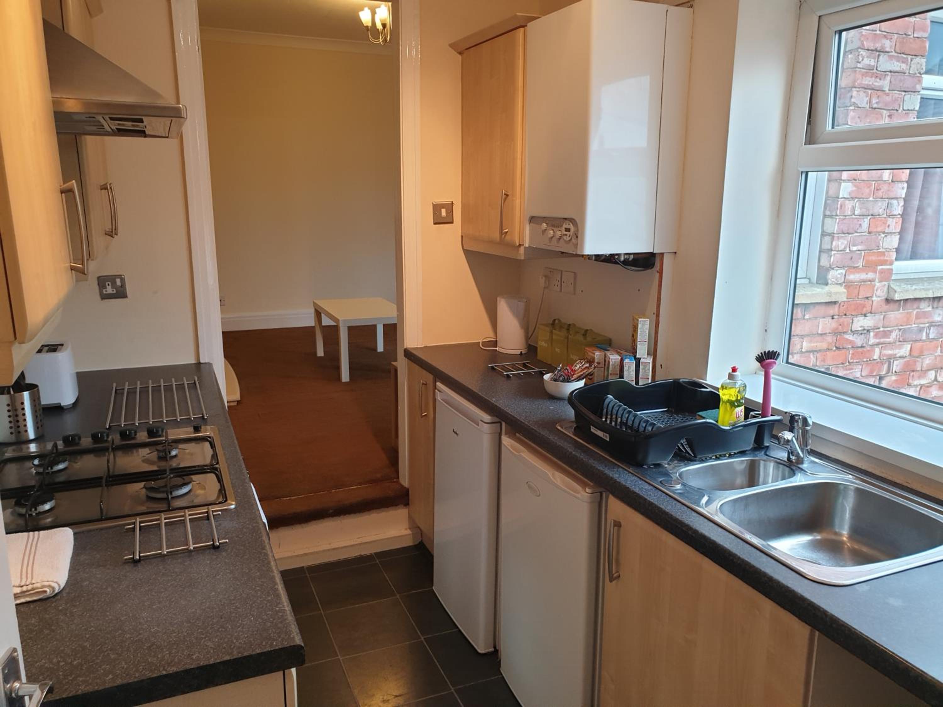 South Shields Vacations - South Shield's Hidden Gem Emerald Apartment sleeps 6 Guests - Property Image 3