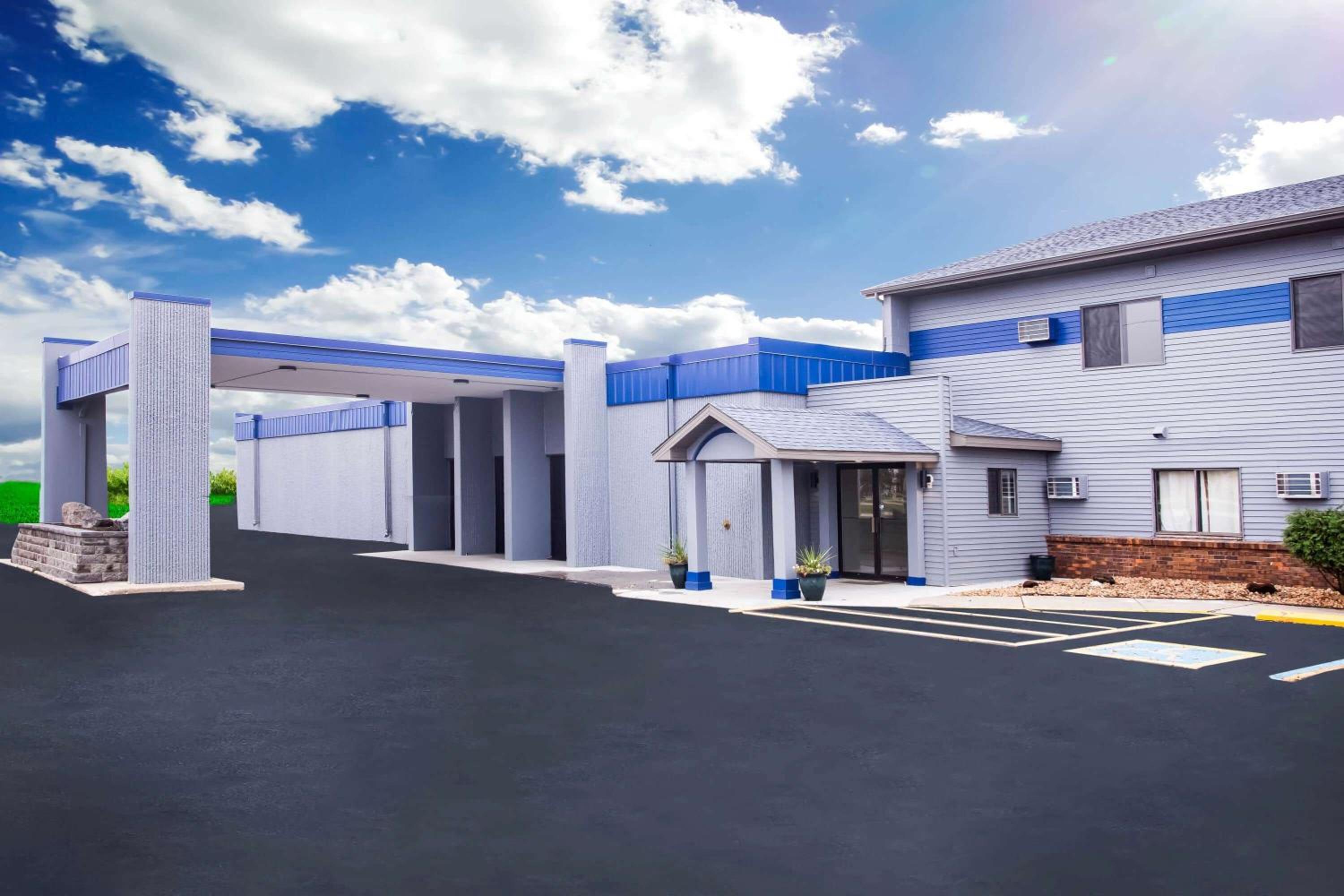Travelodge by Wyndham Wahpeton view 2