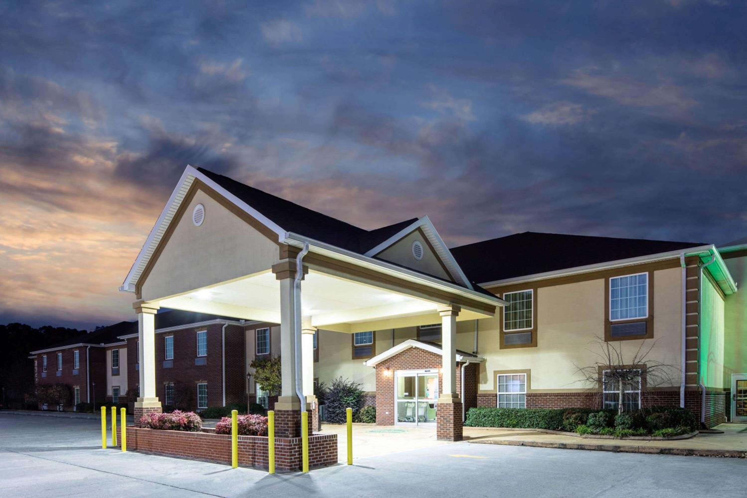 La Quinta Inn by Wyndham Calhoun South I-75 view 3