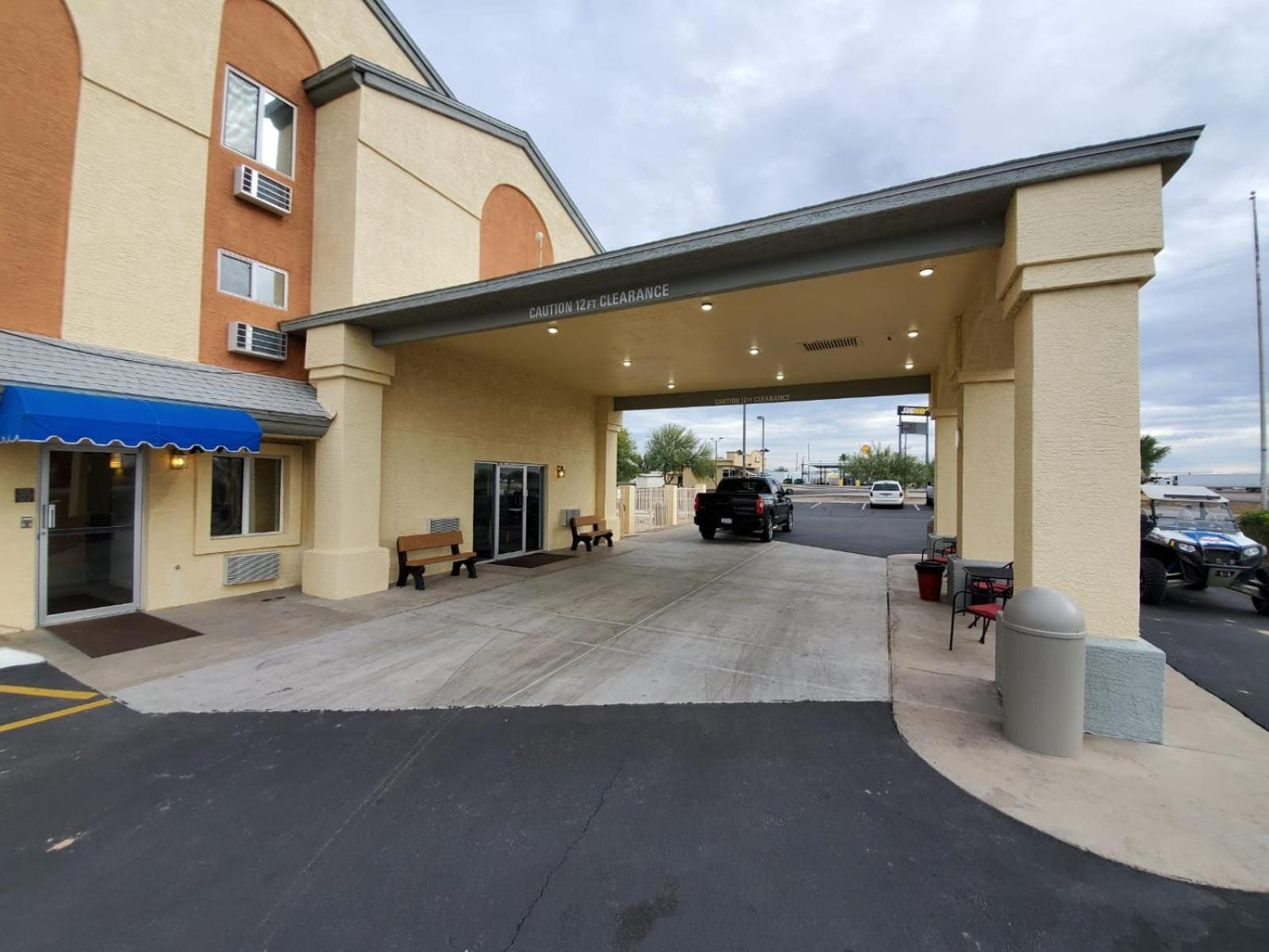 Americas Choice Inn & Suites