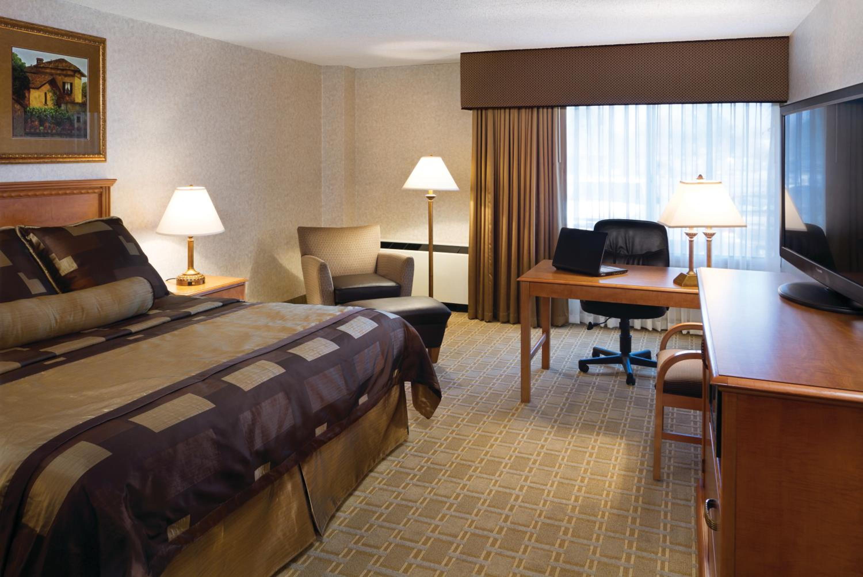 Bismarck Vacations - Bismarck Hotel and Conference Center - Property Image 15