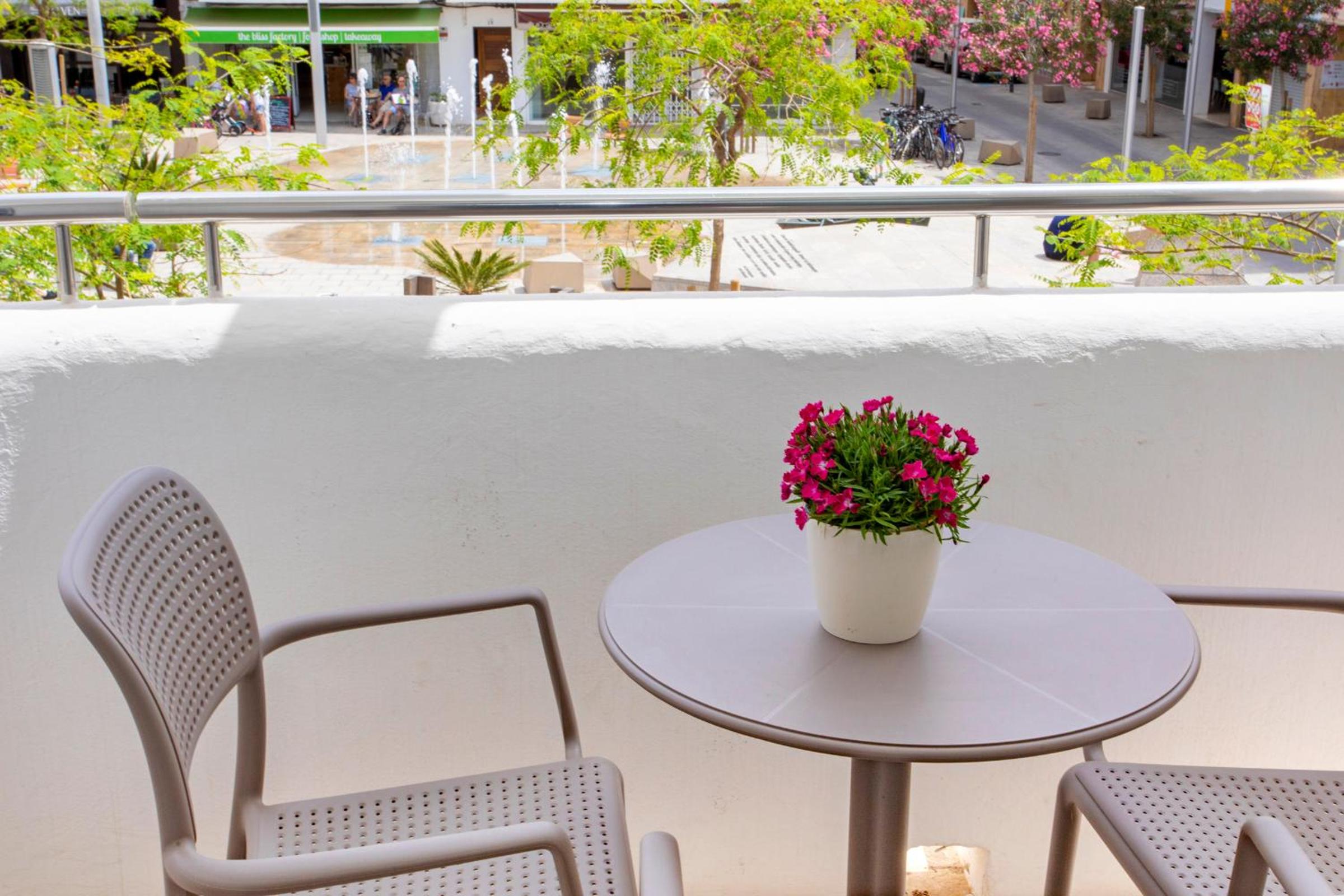 Apartamentos Bon Lloc