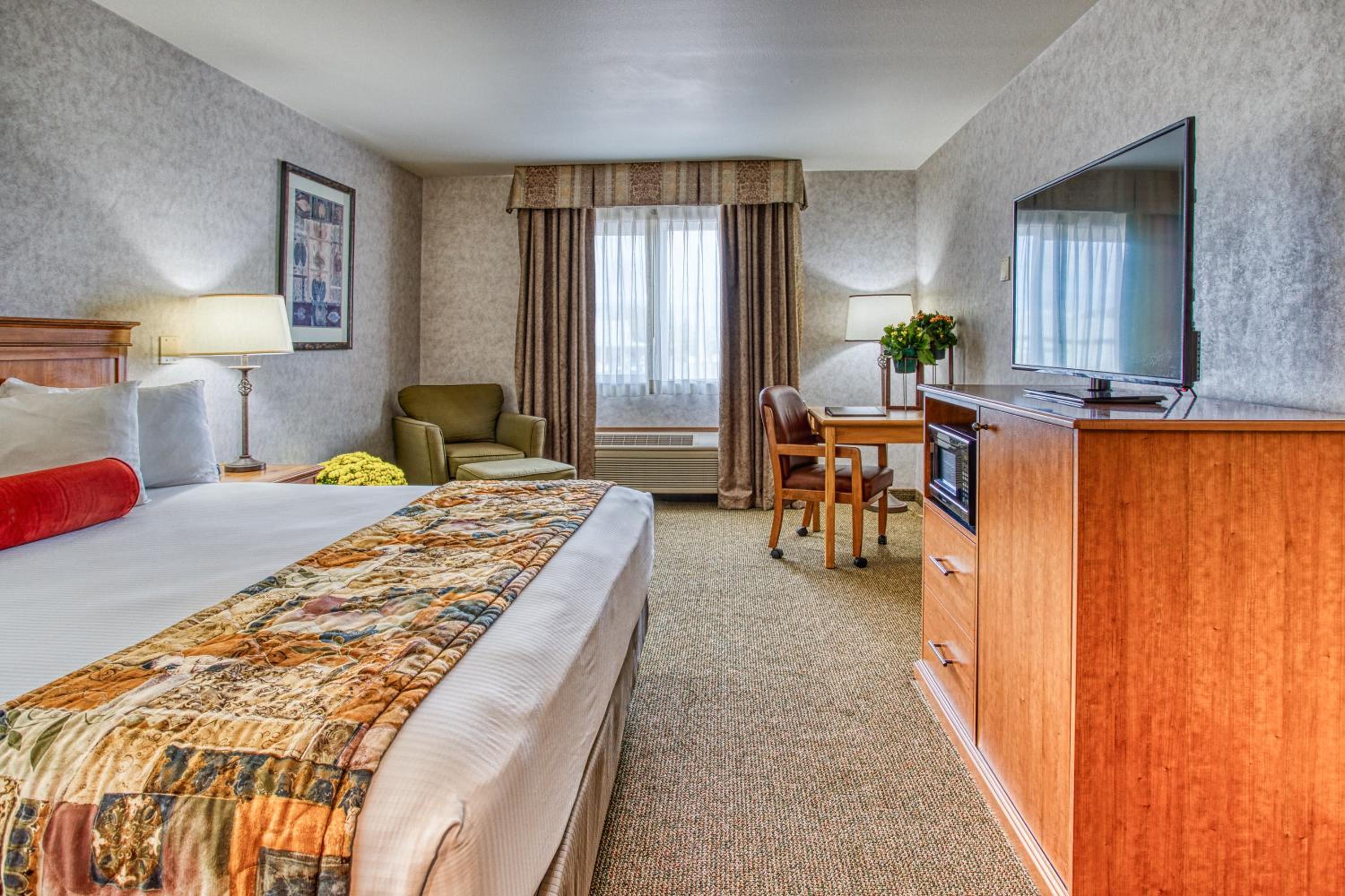 Rory & Ryan Inn view 3