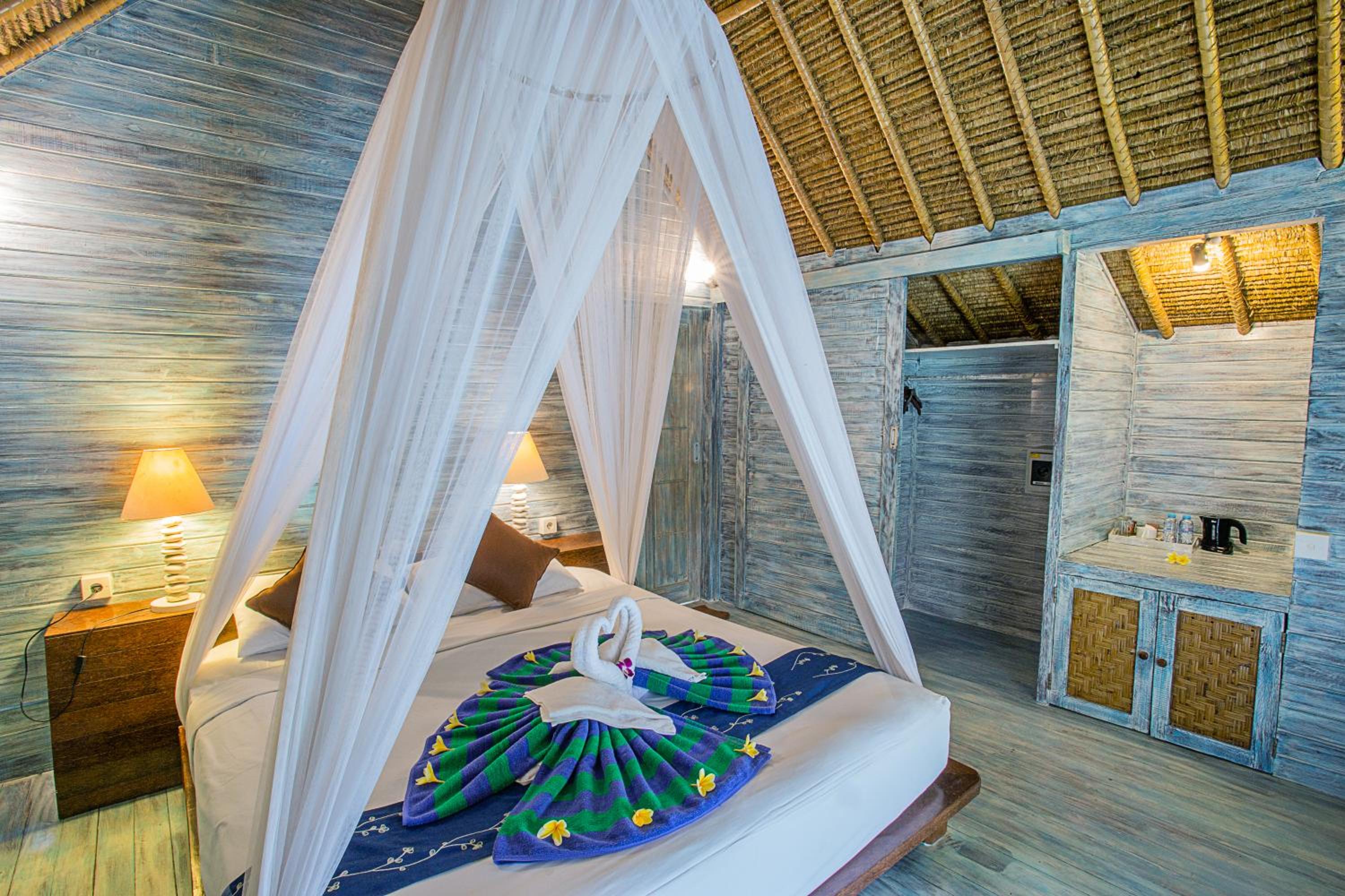 TS Hut Lembongan