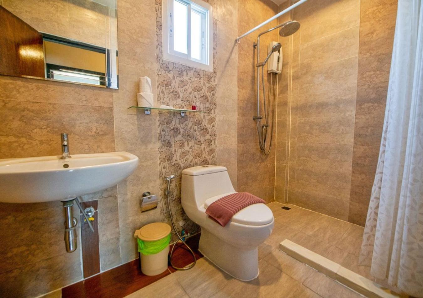 The Train Resort - Your Relaxing Resort with Large Pool & Jacuzzi