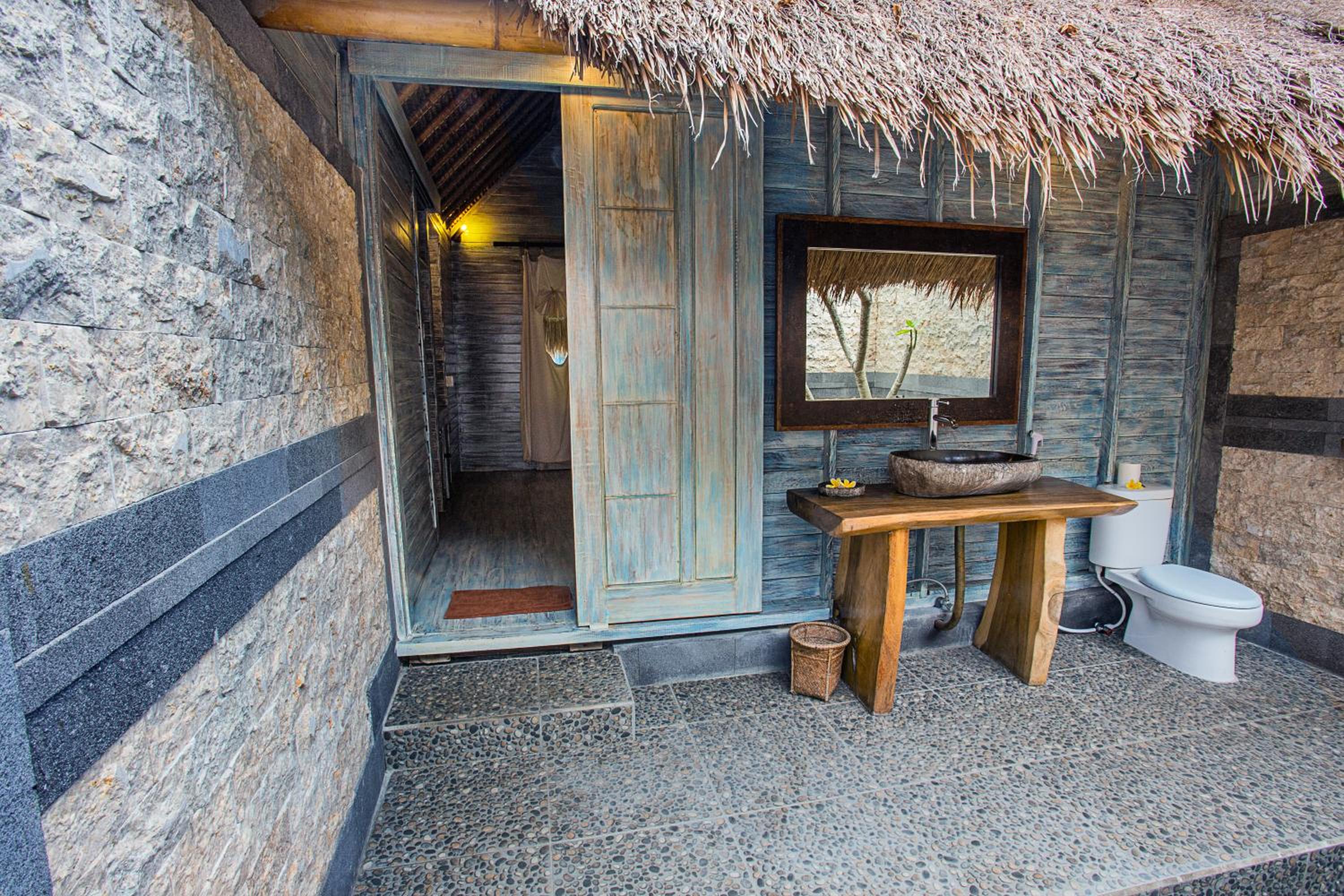 TS Hut Lembongan