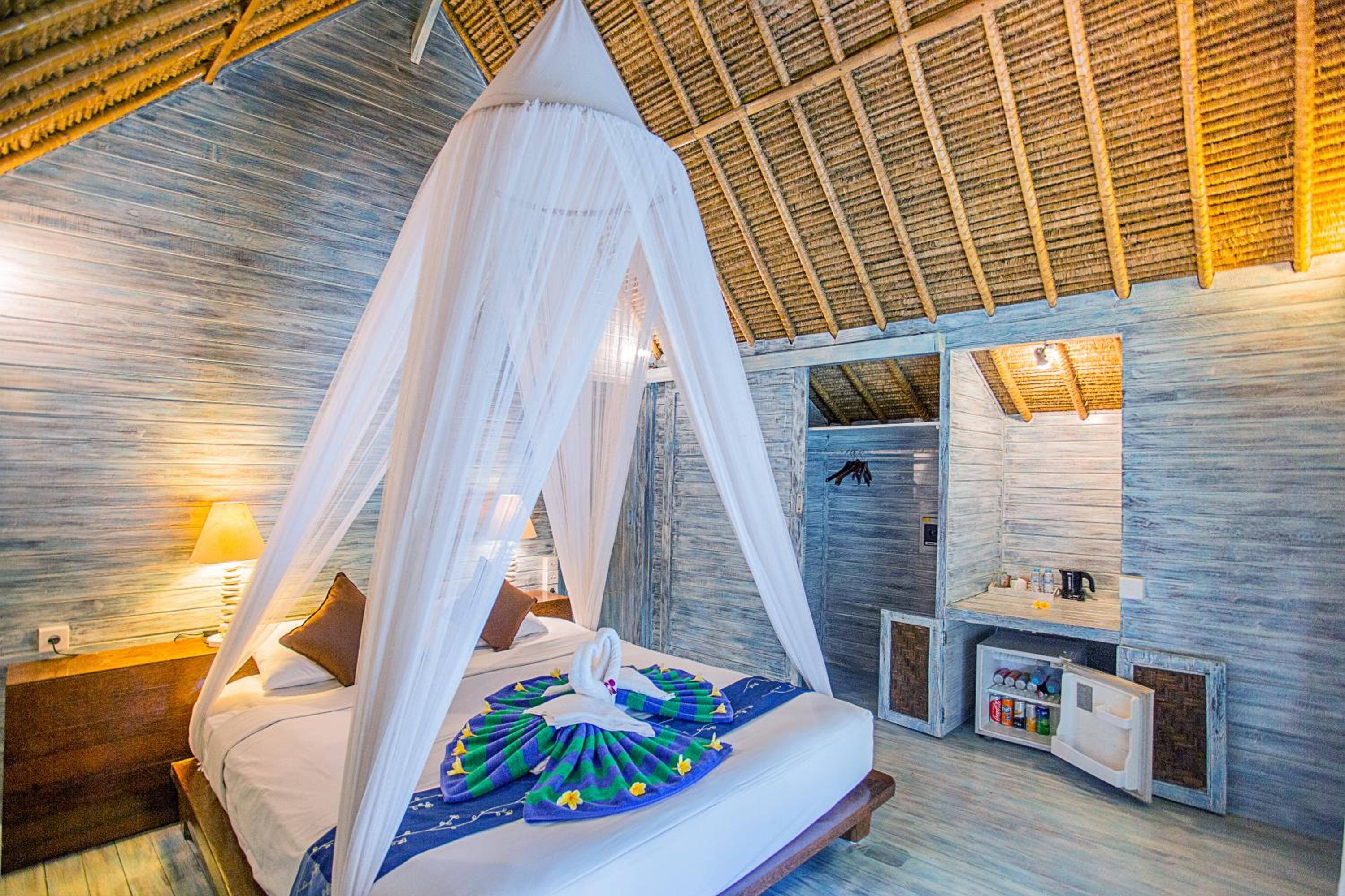TS Hut Lembongan