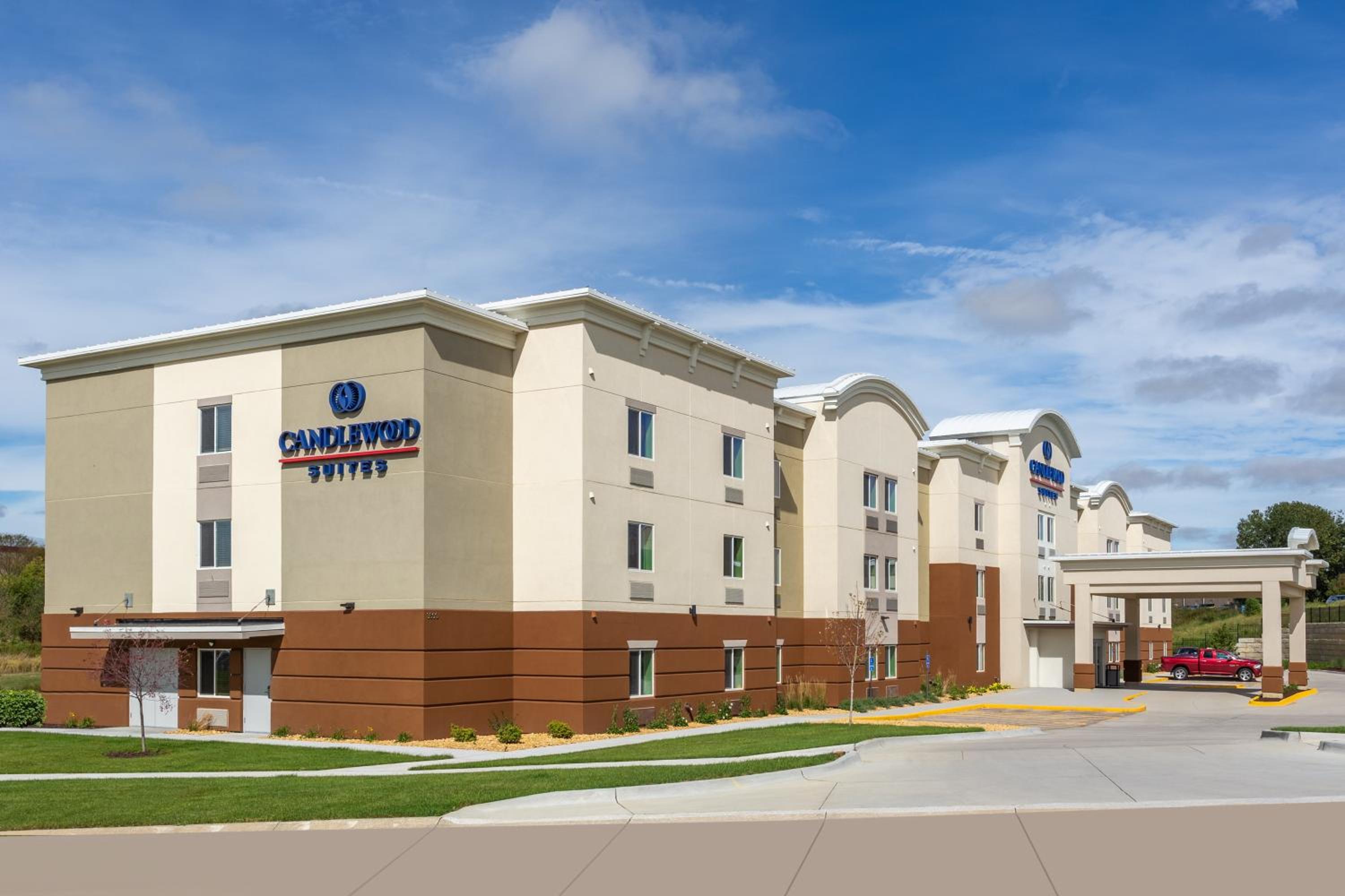 Hotel Candlewood Suites - Davenport, an IHG Hotel - Image 1