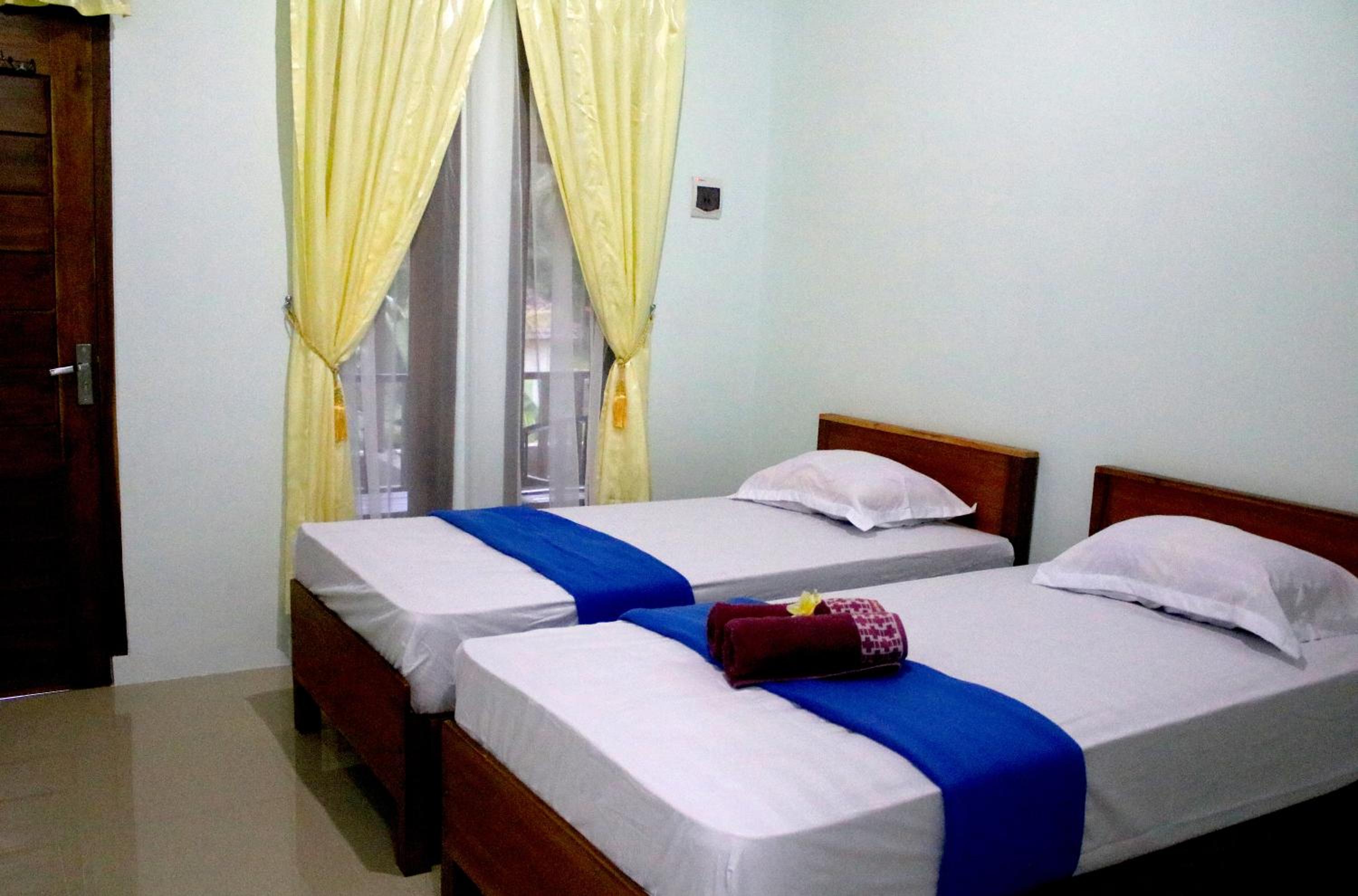 Arrys Watukarung Surfcamp