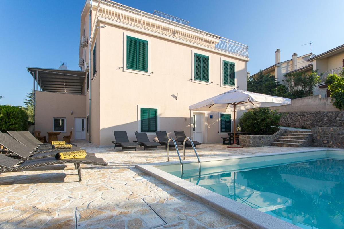 Apartments TM with pool en Krk — recepcion & lobby