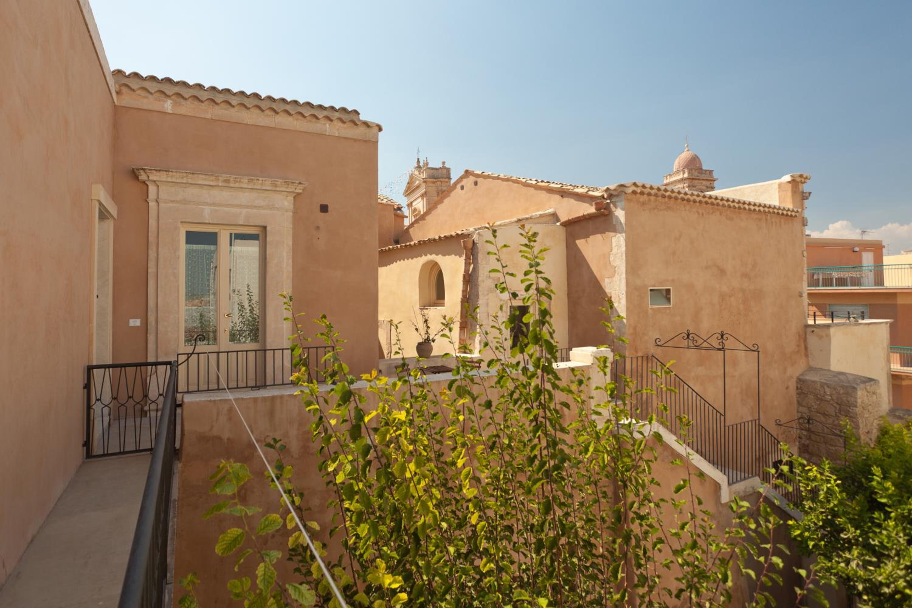 Palazzo Gambuzza, photo 69