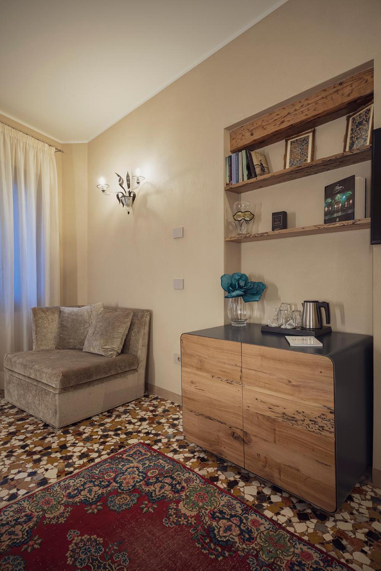 Cinqueteste Luxury Home
