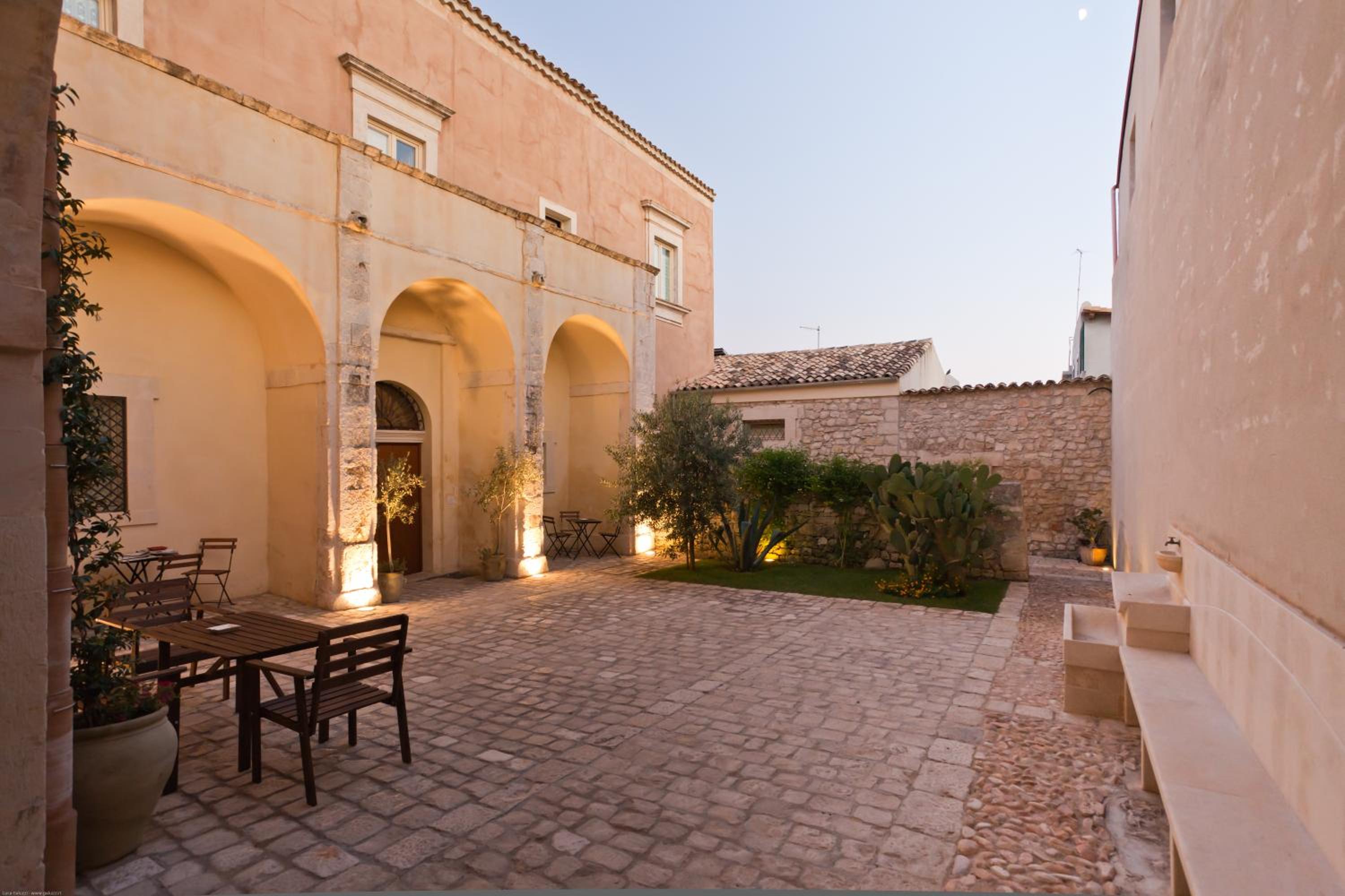 Palazzo Gambuzza, photo 50