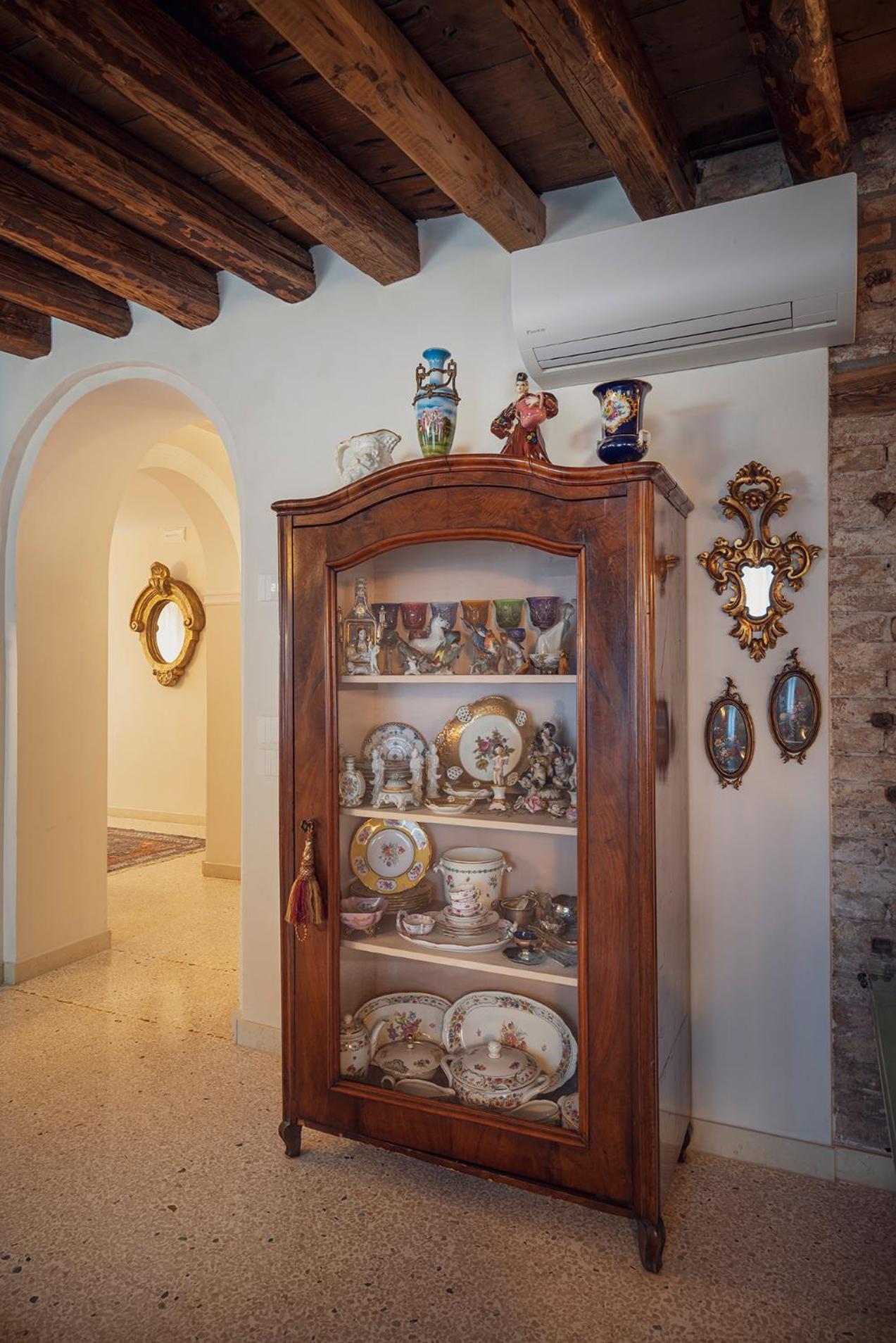 Cinqueteste Luxury Home