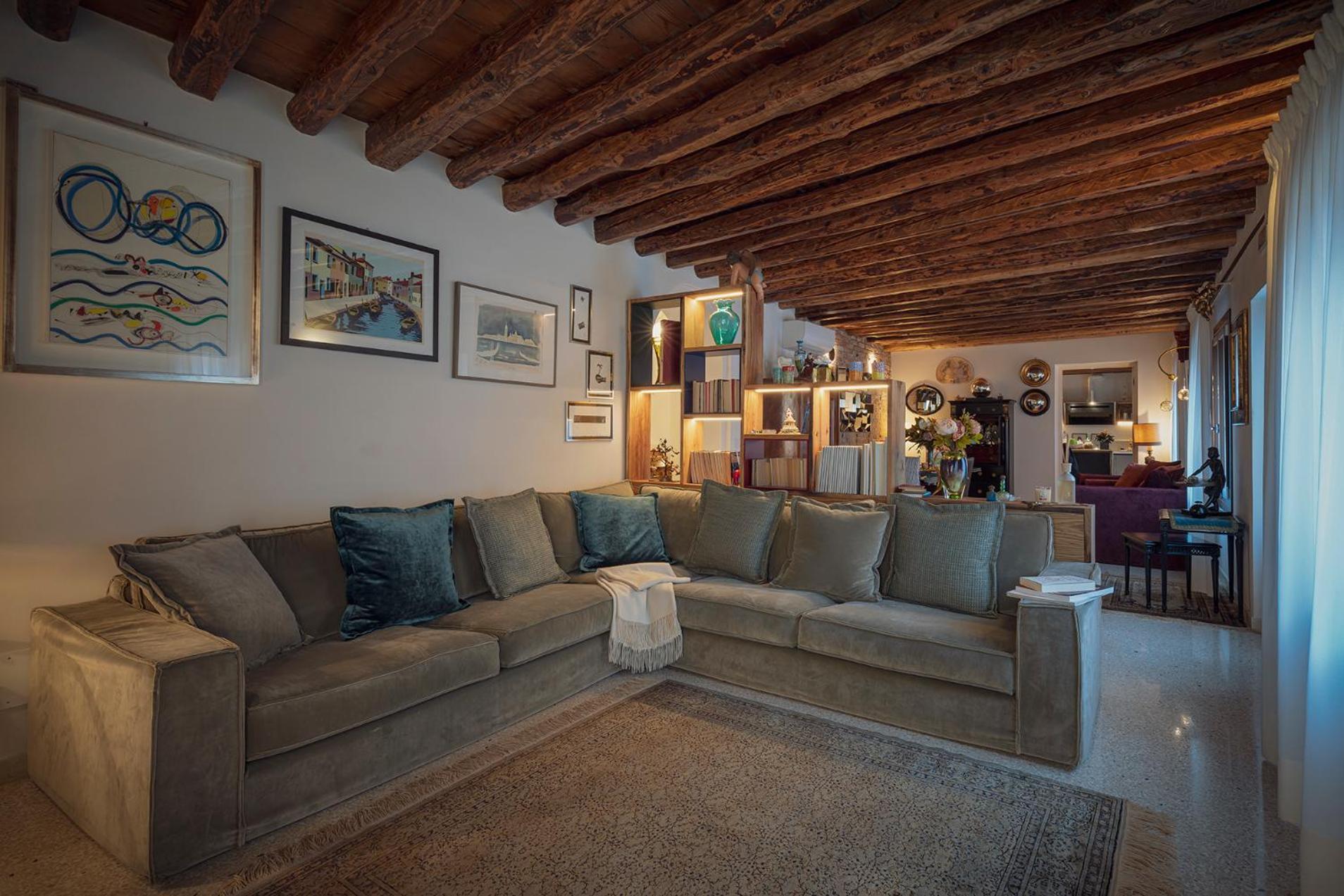 Cinqueteste Luxury Home