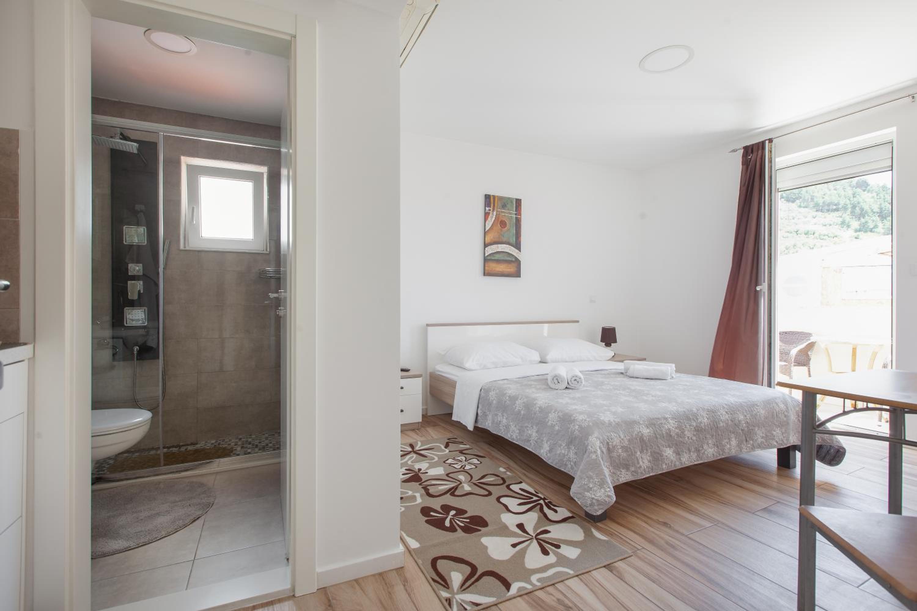 Apartments Ela