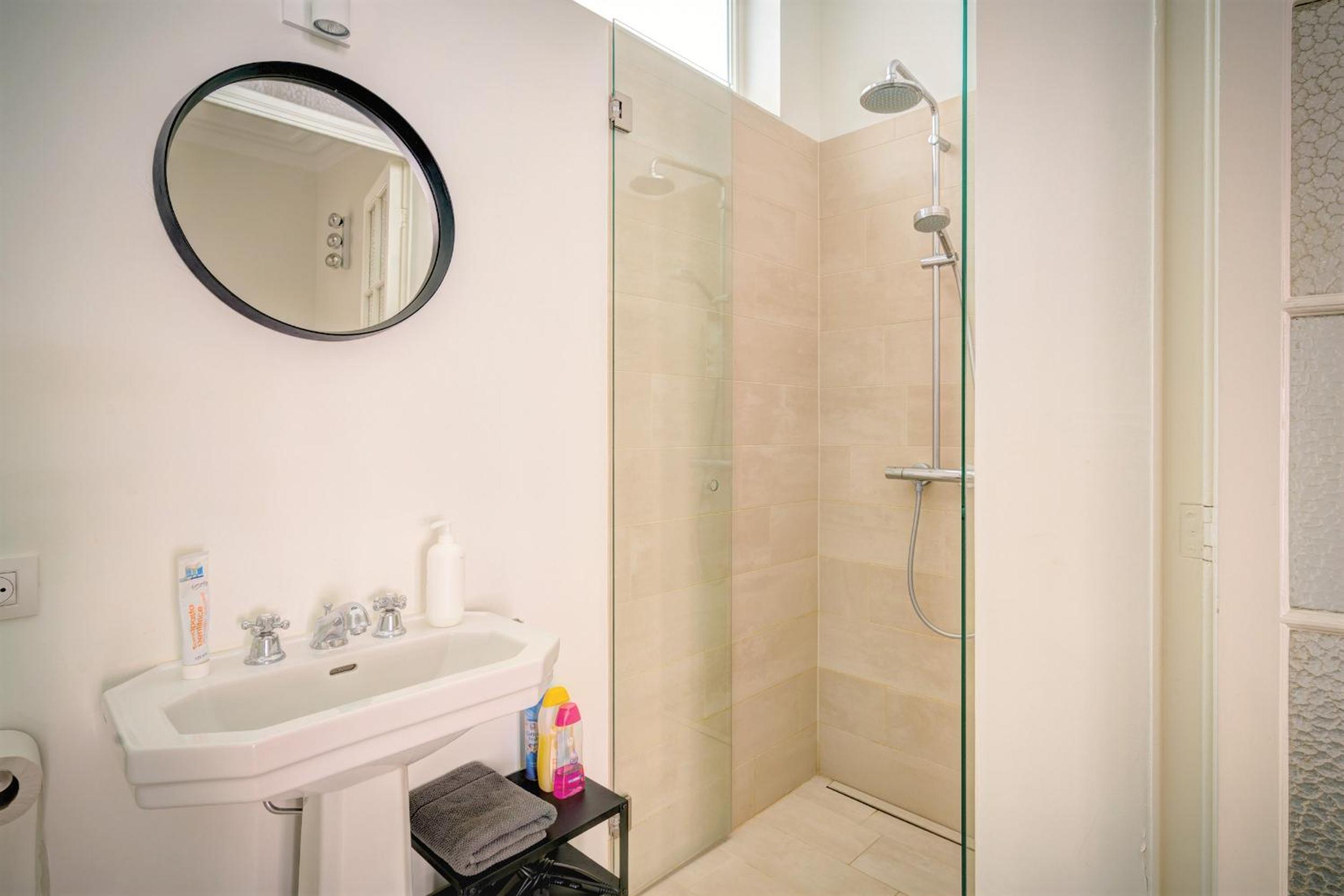 2-bedroom apartment in Antwerp Centre view 3