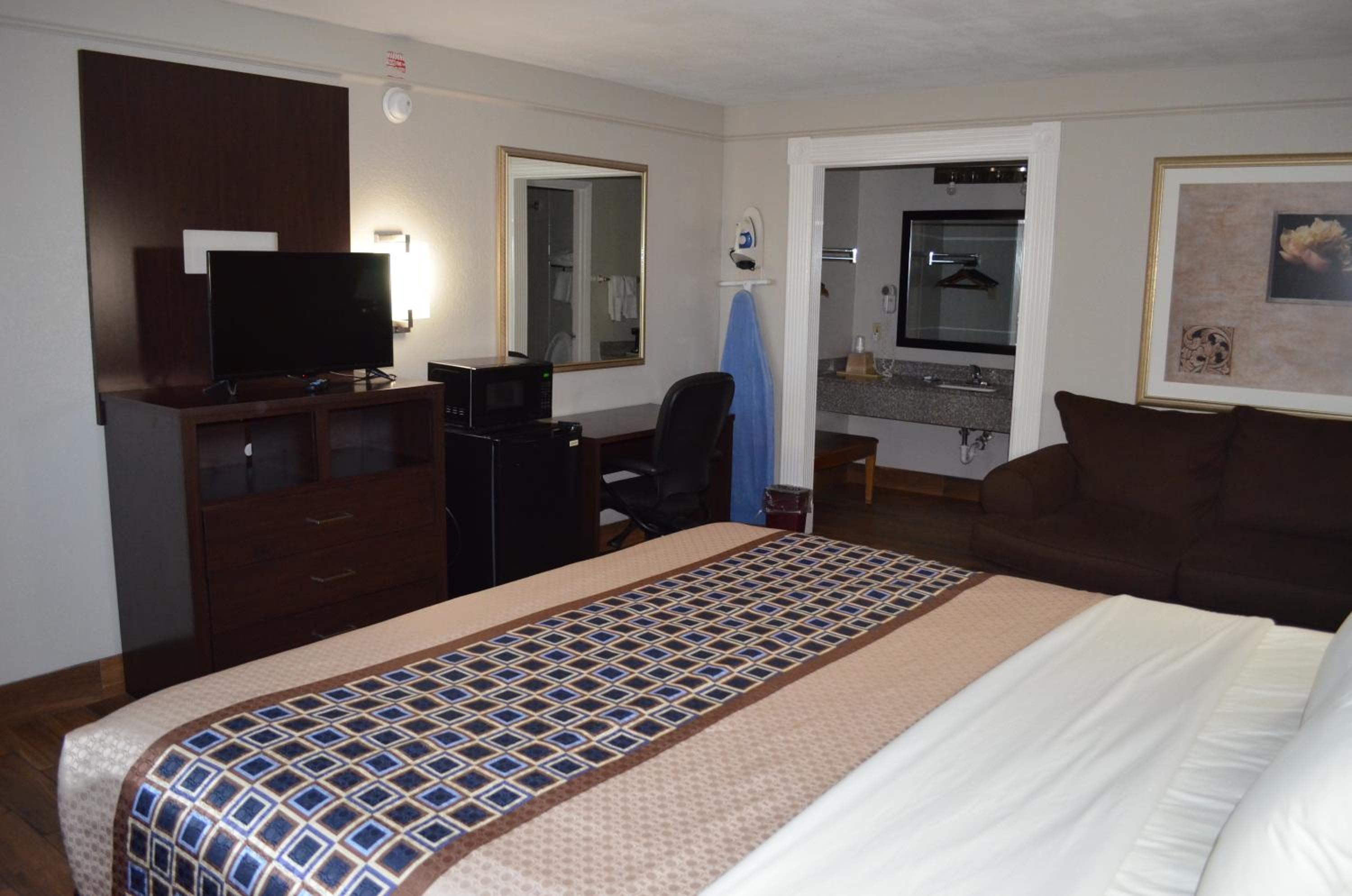 Marble Falls Vacations - Hill Country Inn - Property Image 3