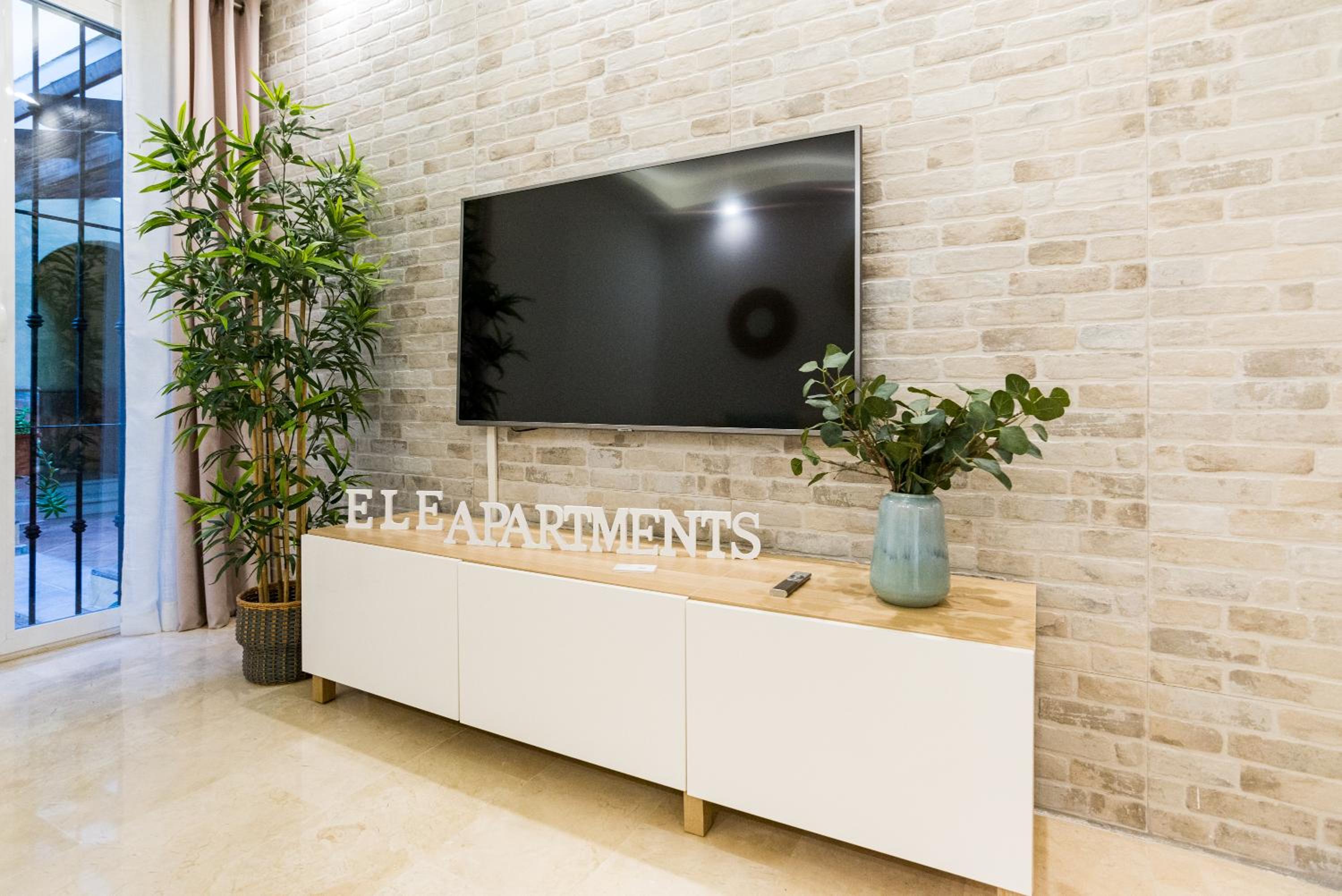Agua II & seasonal pool by ELE Apartments