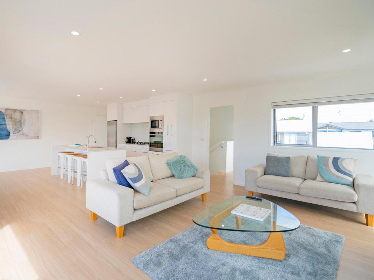 Coastal Pearl - Matarangi Holiday Home view 2