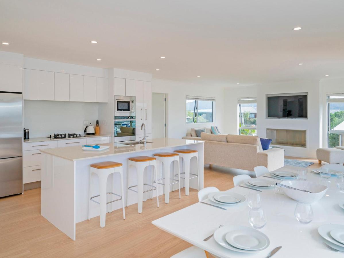 Coastal Pearl - Matarangi Holiday Home view 5
