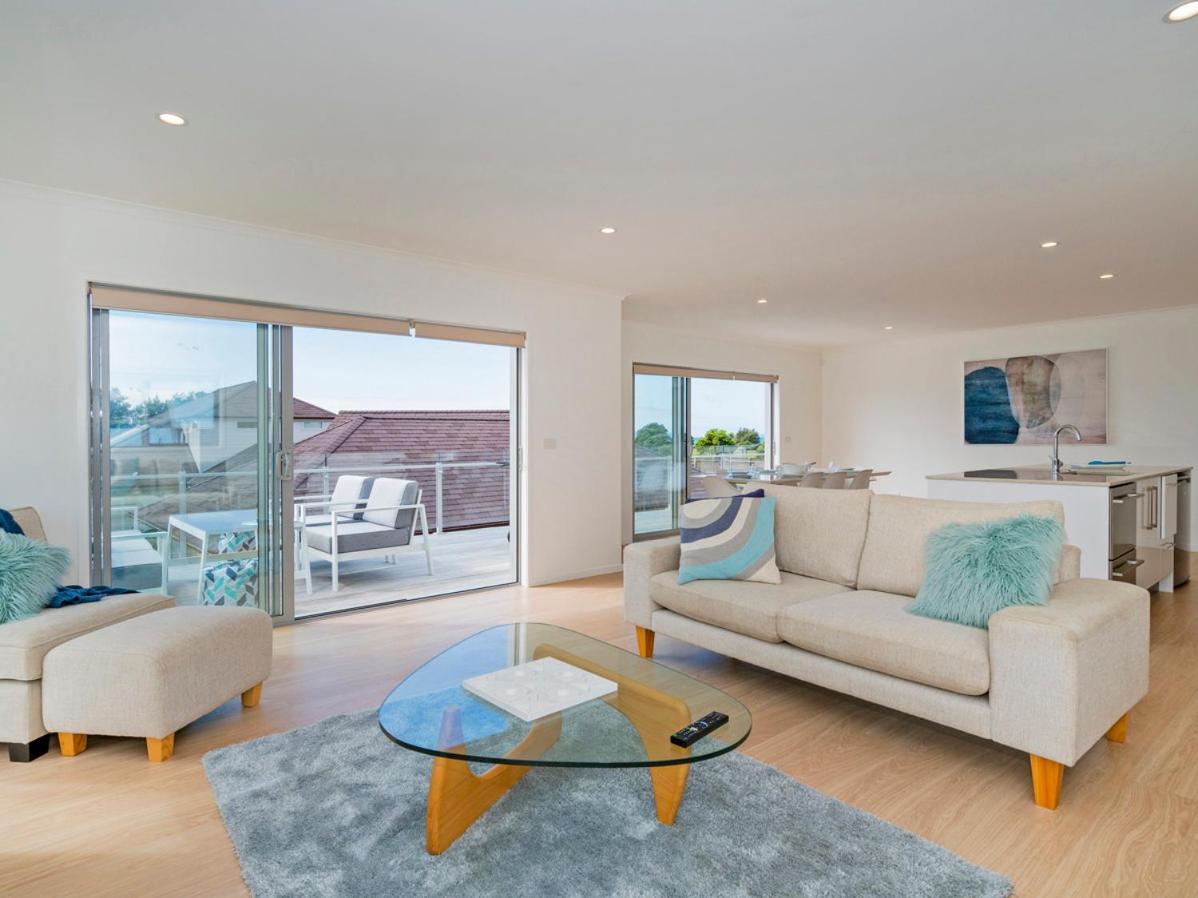 Coastal Pearl - Matarangi Holiday Home view 3