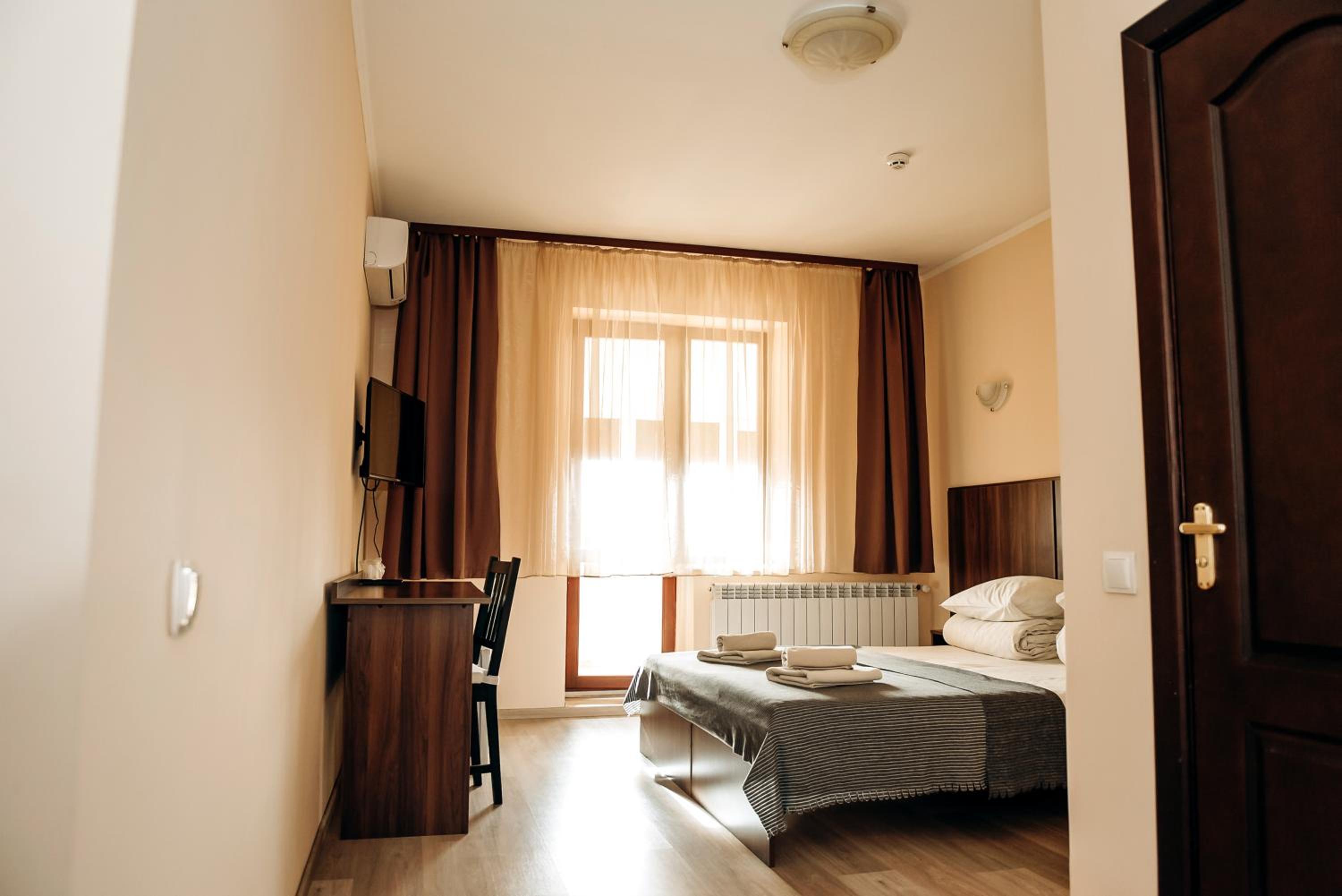 Photo 10