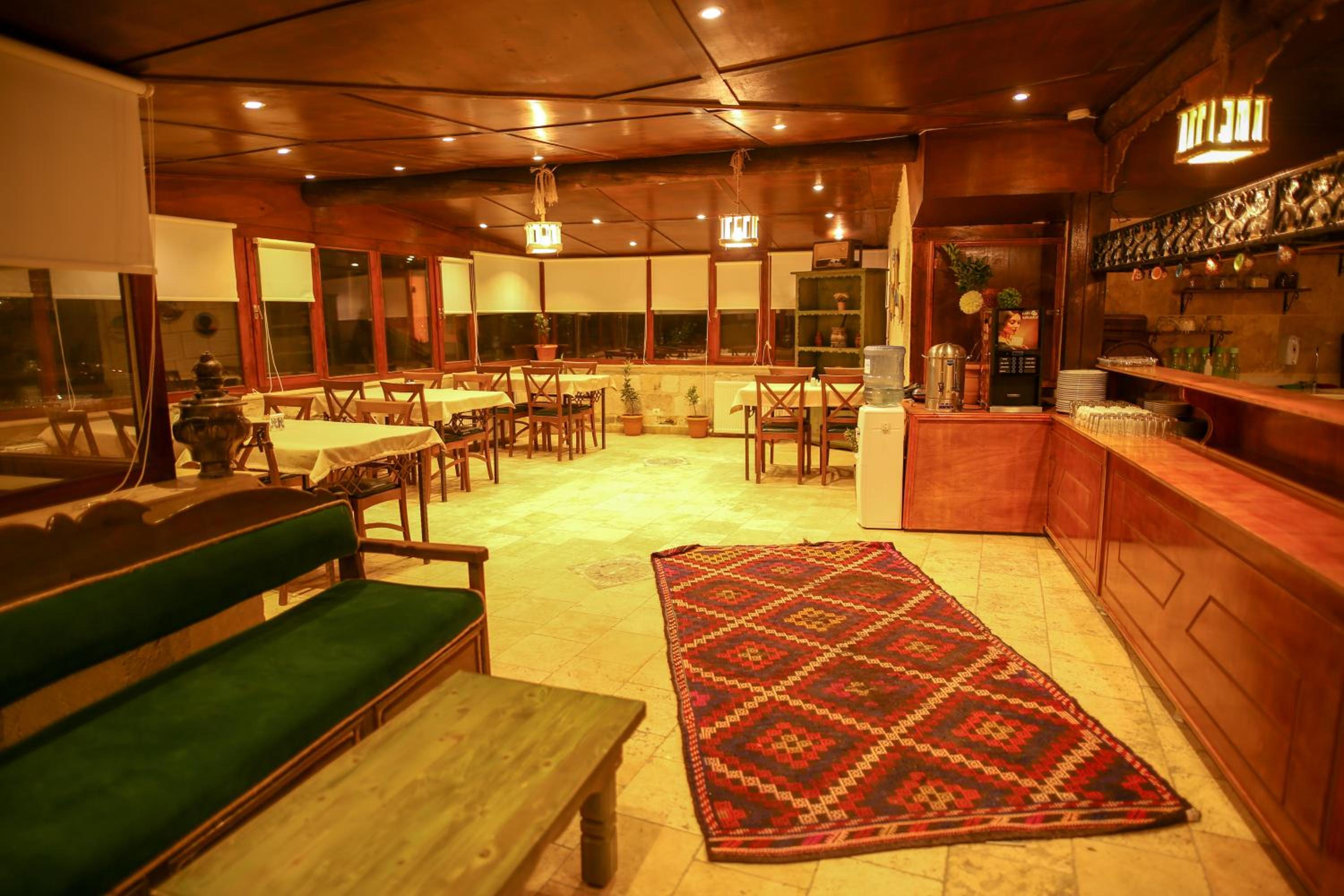 Bedrock Cave Hotel - Image 145