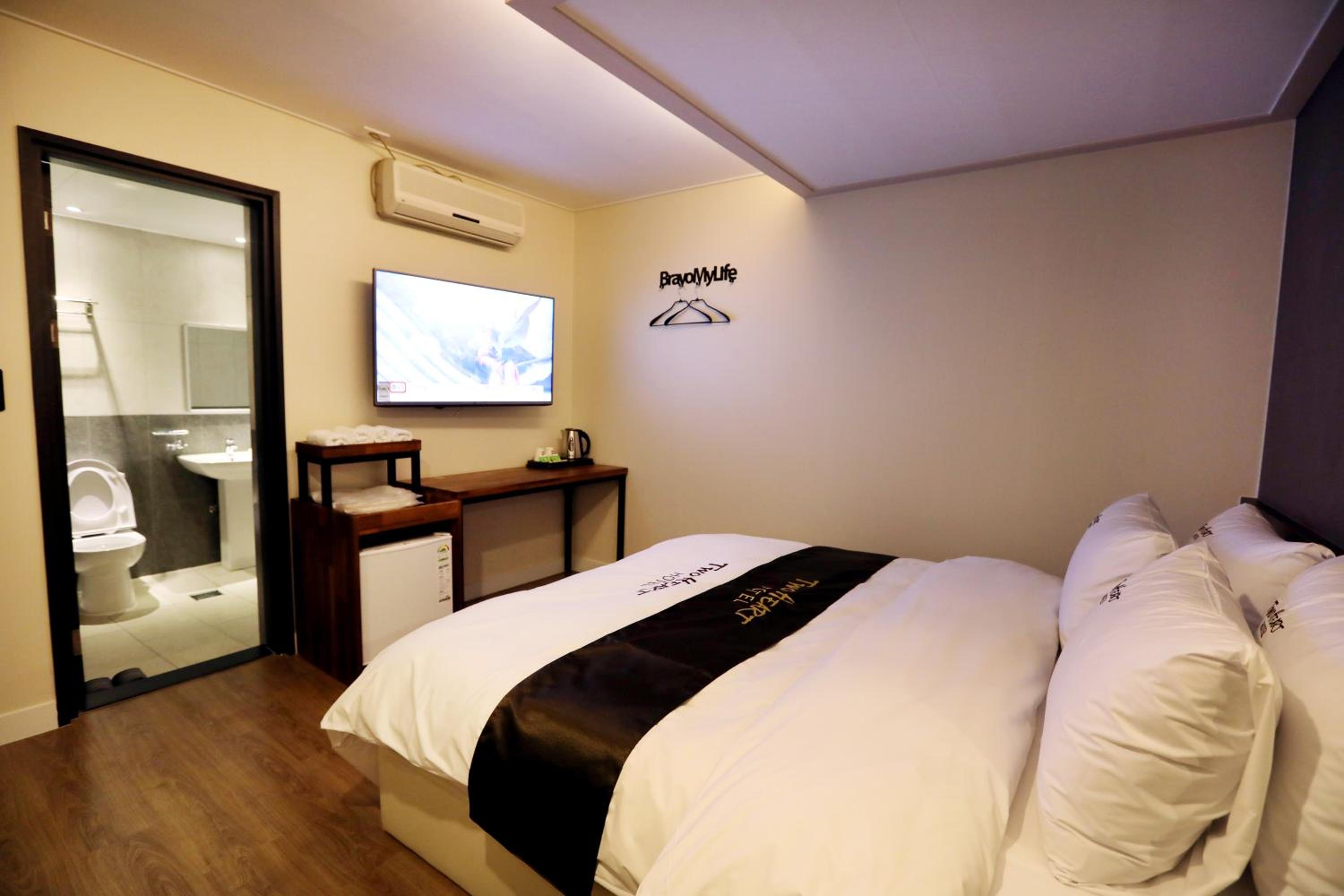 Hotel Two Heart