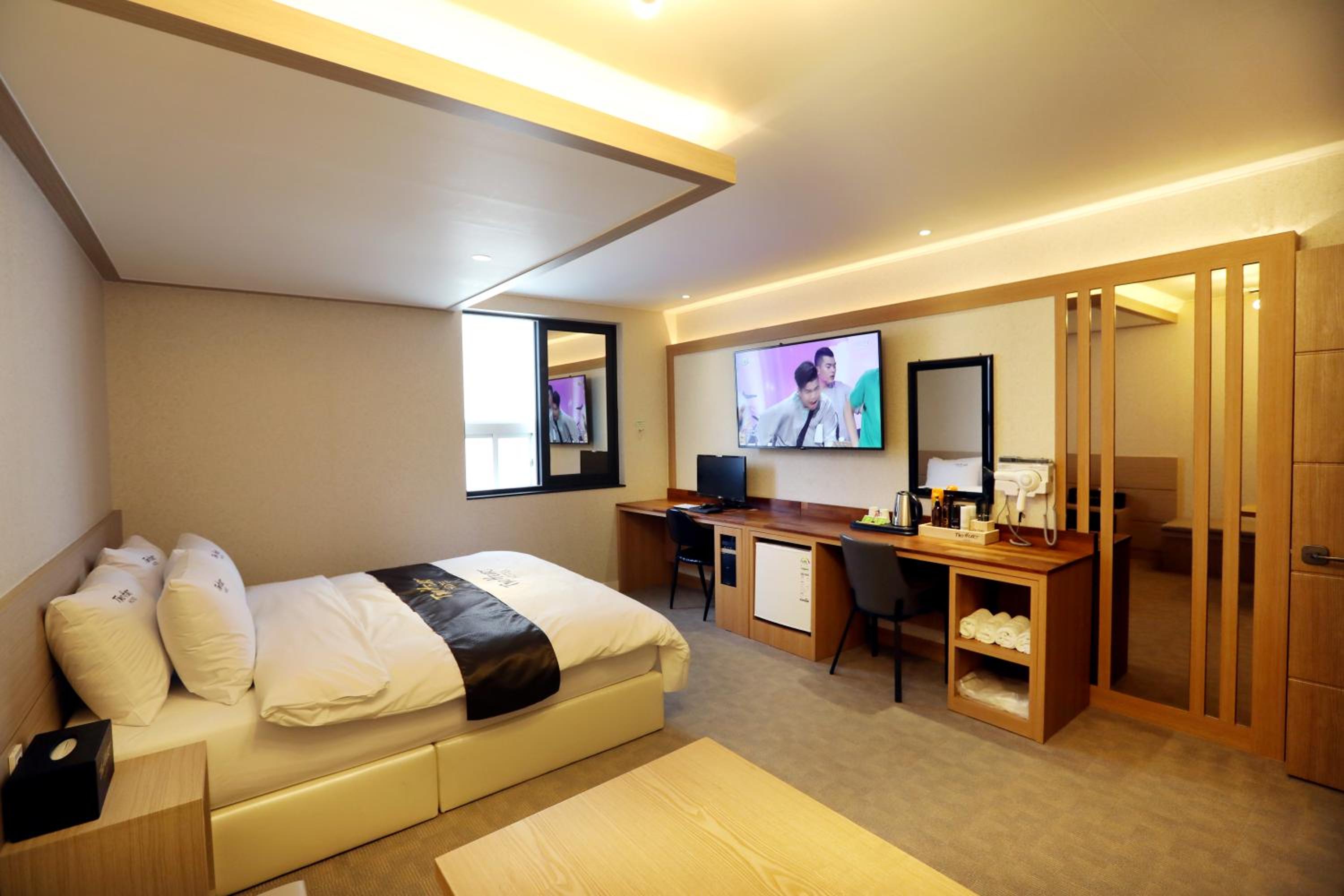 Hotel Two Heart