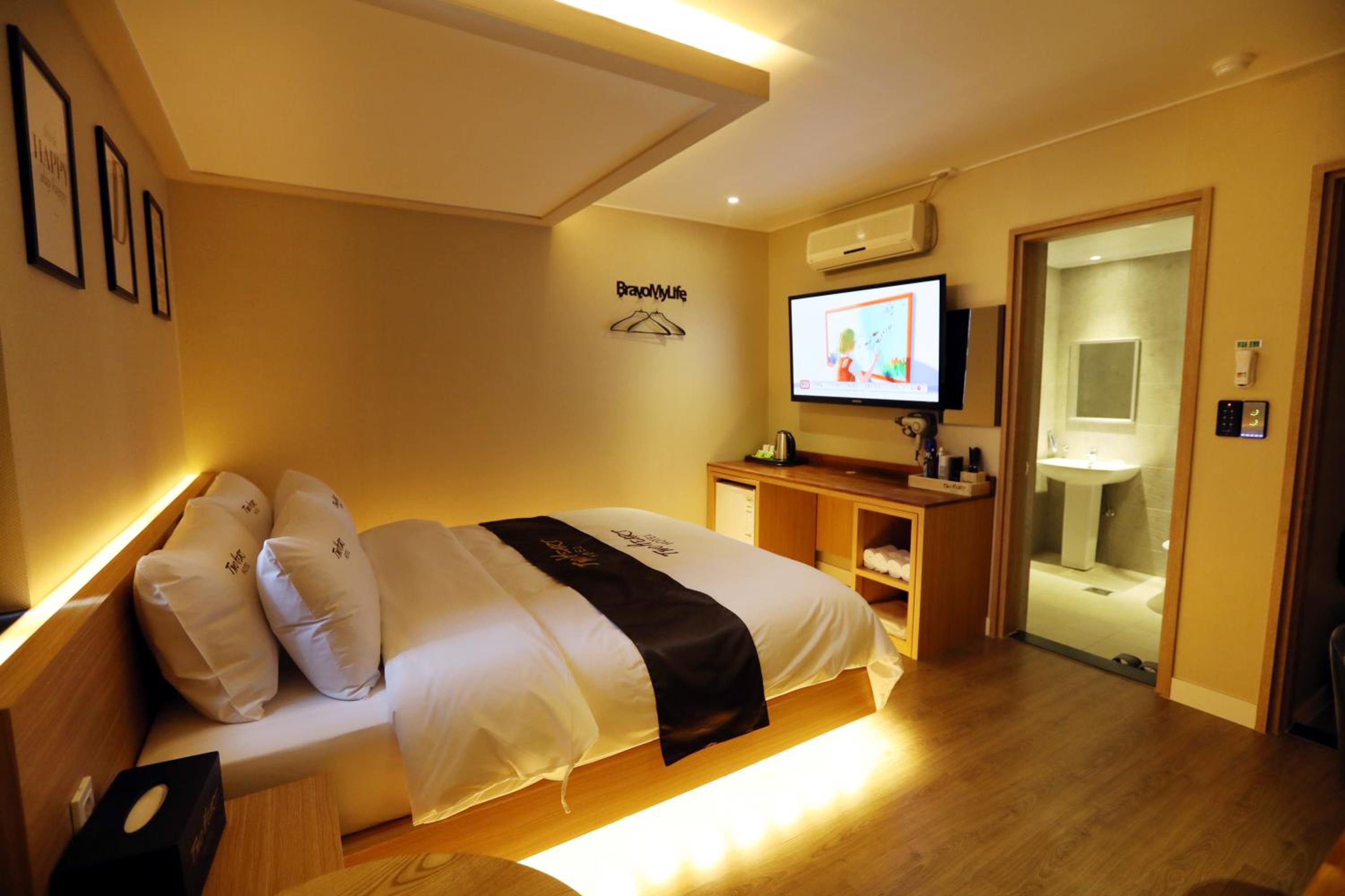 Hotel Two Heart