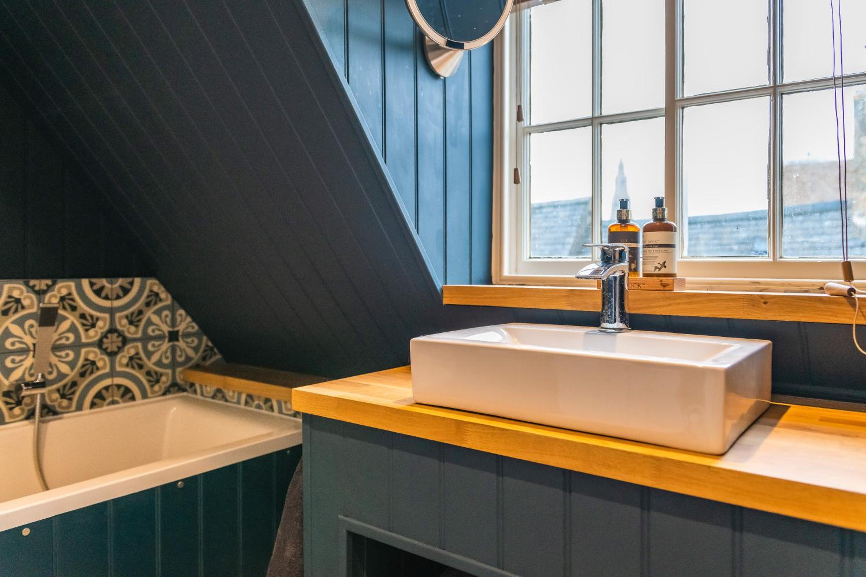 Number 6 Stamford - Boutique Grade II Listed Townhouse