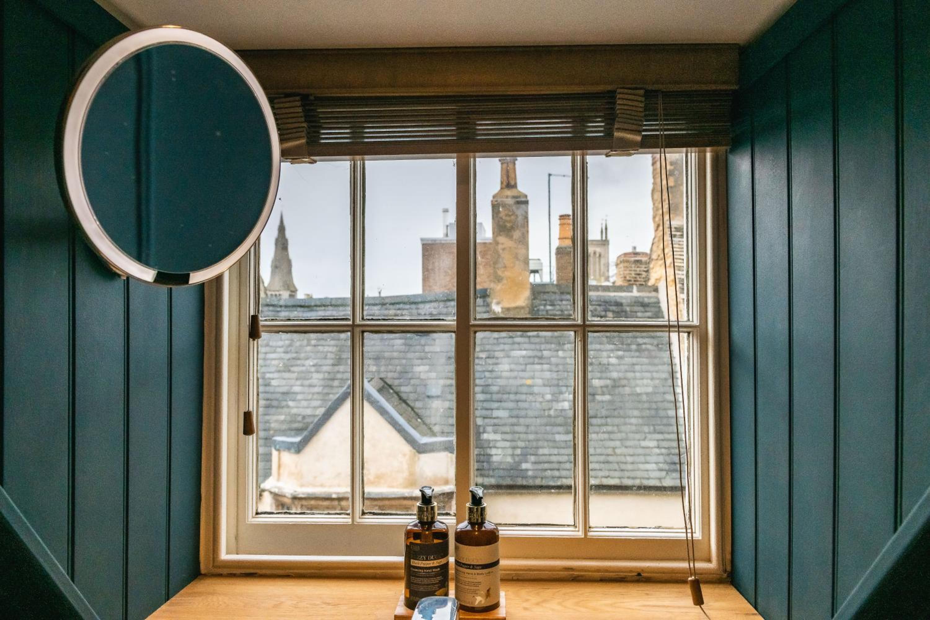Number 6 Stamford - Boutique Grade II Listed Townhouse