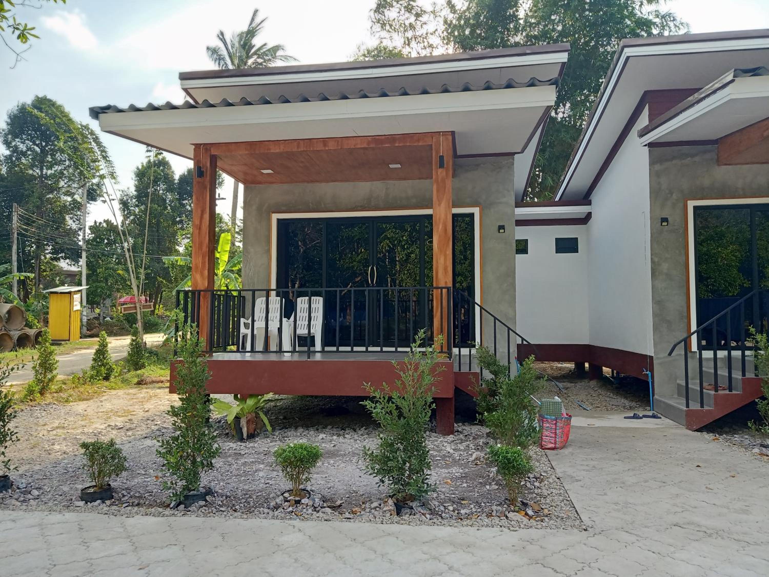 Lanta Buddy Resort , Long Beach