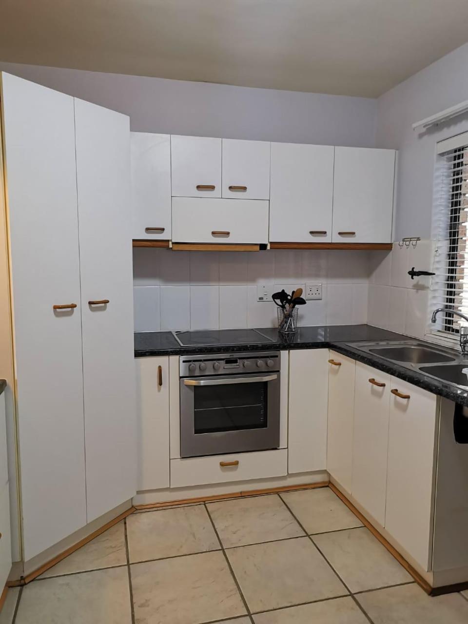 Point Village Accommodation - Annie-Ben 2 view 4