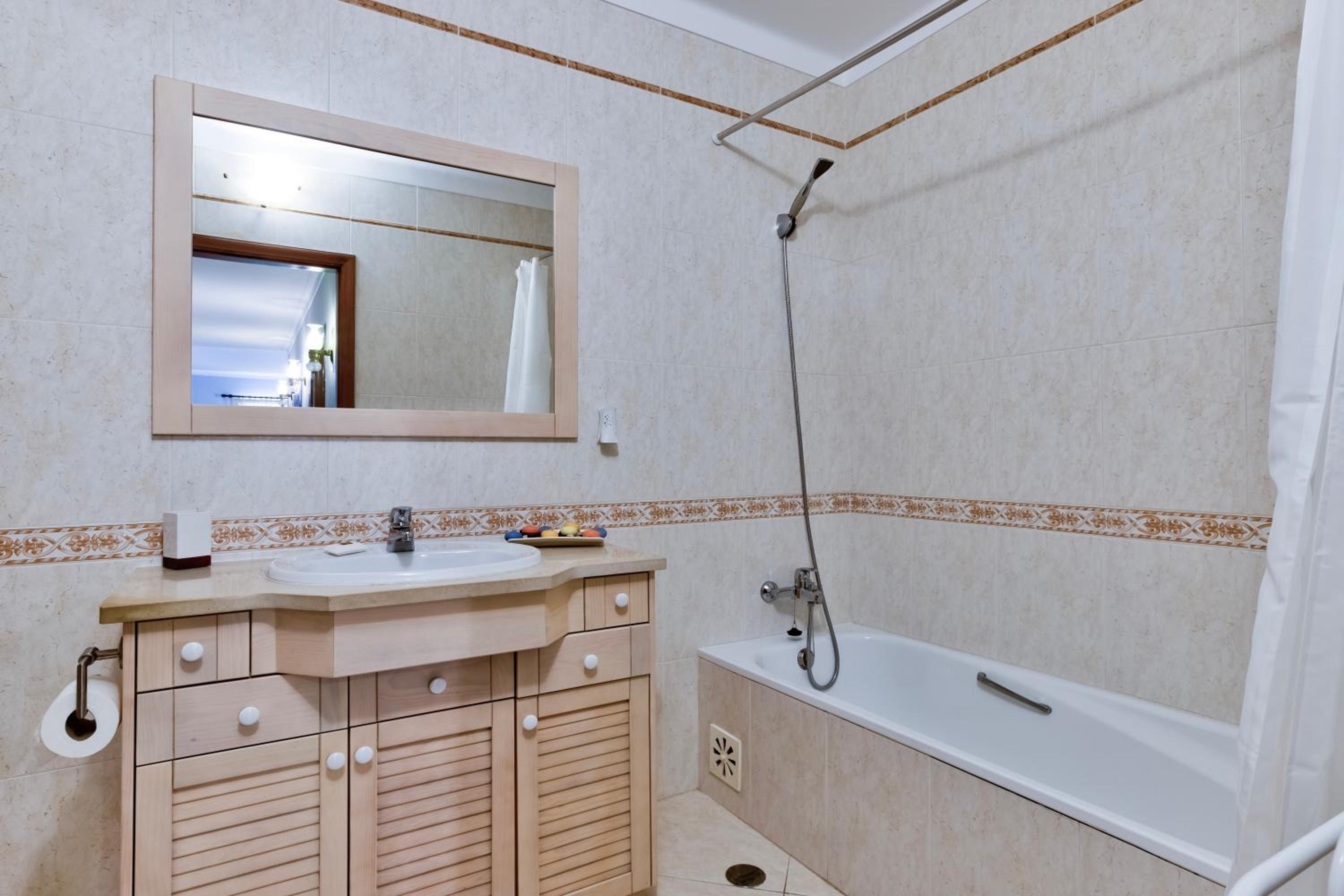 2 Bedroom Apartment with Pool in Vila Marachique, Alvor view 3