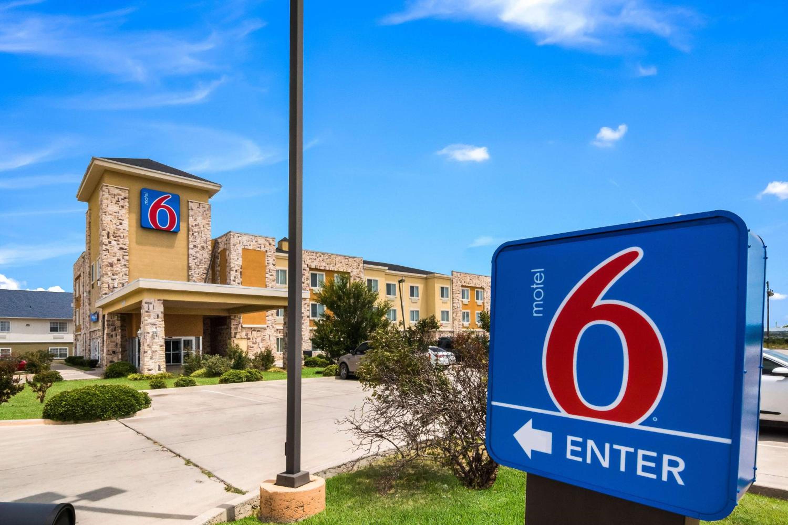 Mineral Wells Vacations - Motel 6-Mineral Wells, TX - Property Image 3