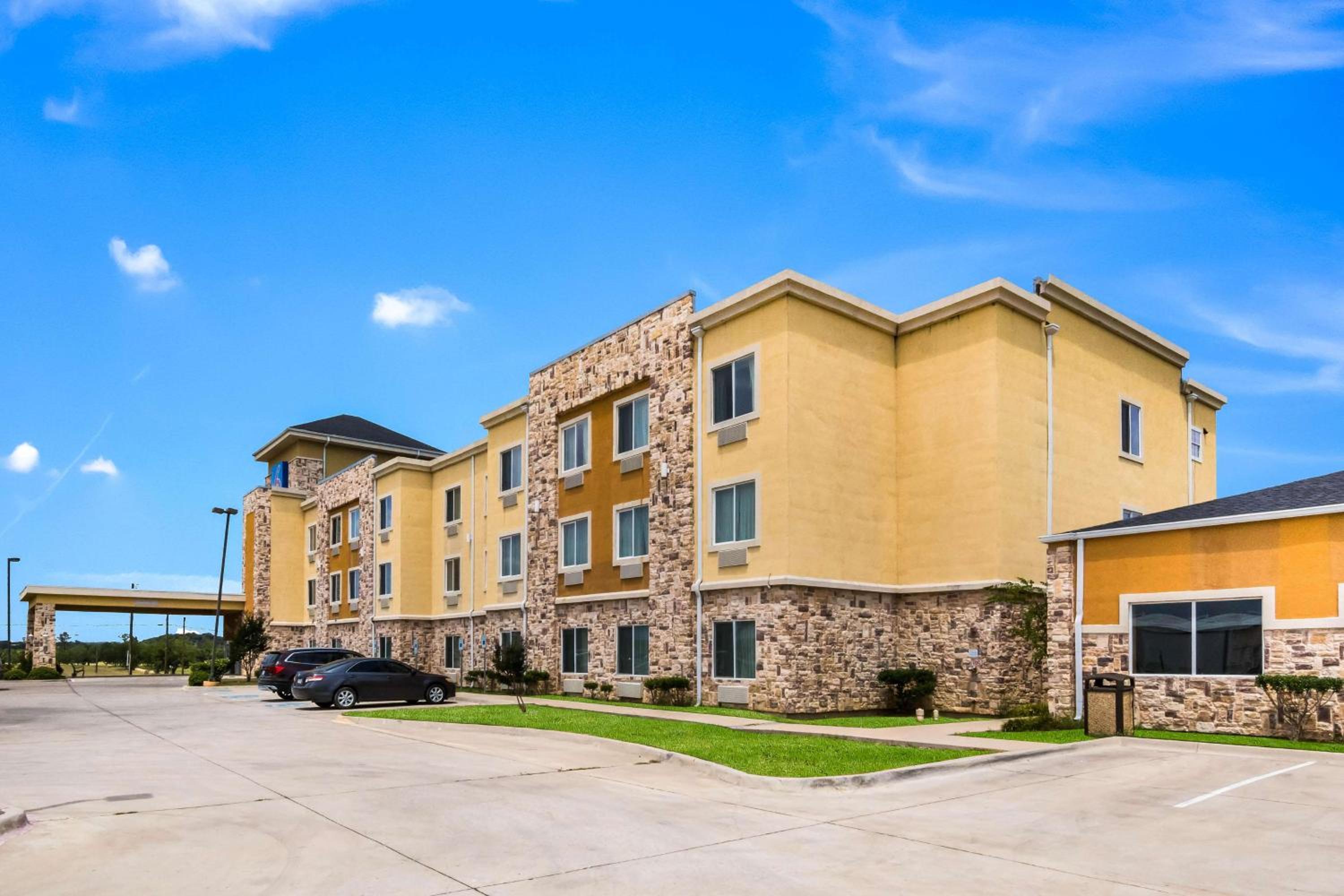 Mineral Wells Vacations - Motel 6-Mineral Wells, TX - Property Image 2