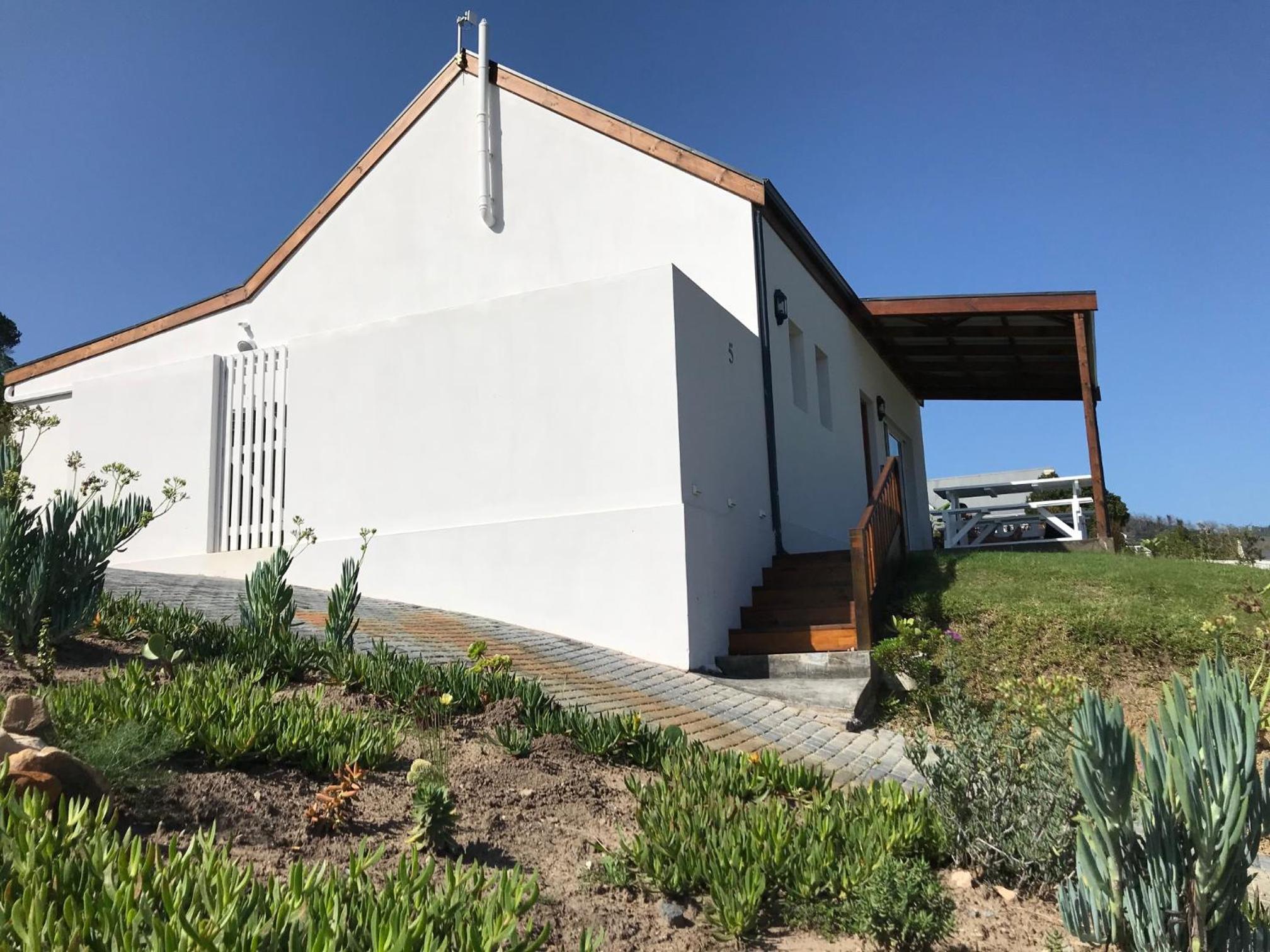 Stylish Country Cottage, Solar panelled in Knysna view 2