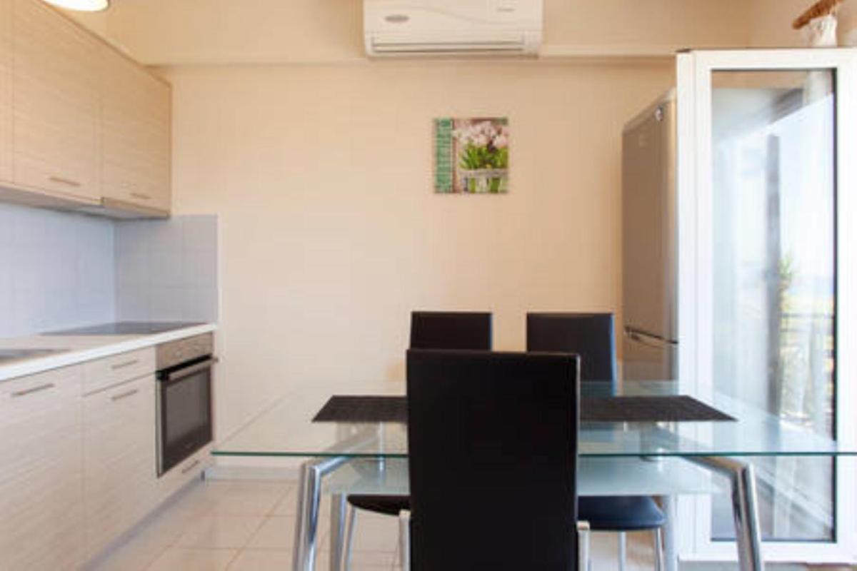 Makis Apartments