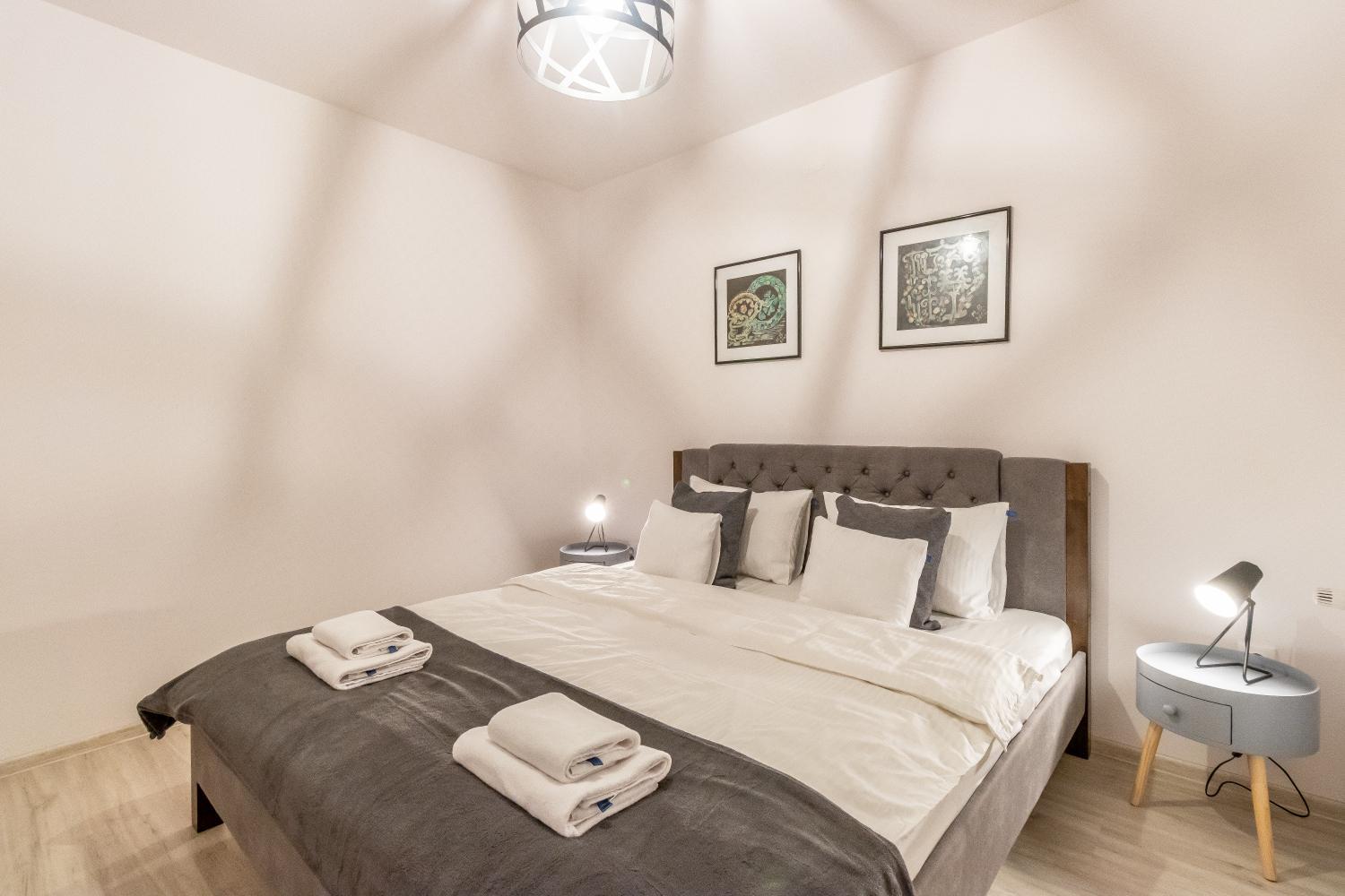 Modern and Stylish Apartment w Terrace view 4