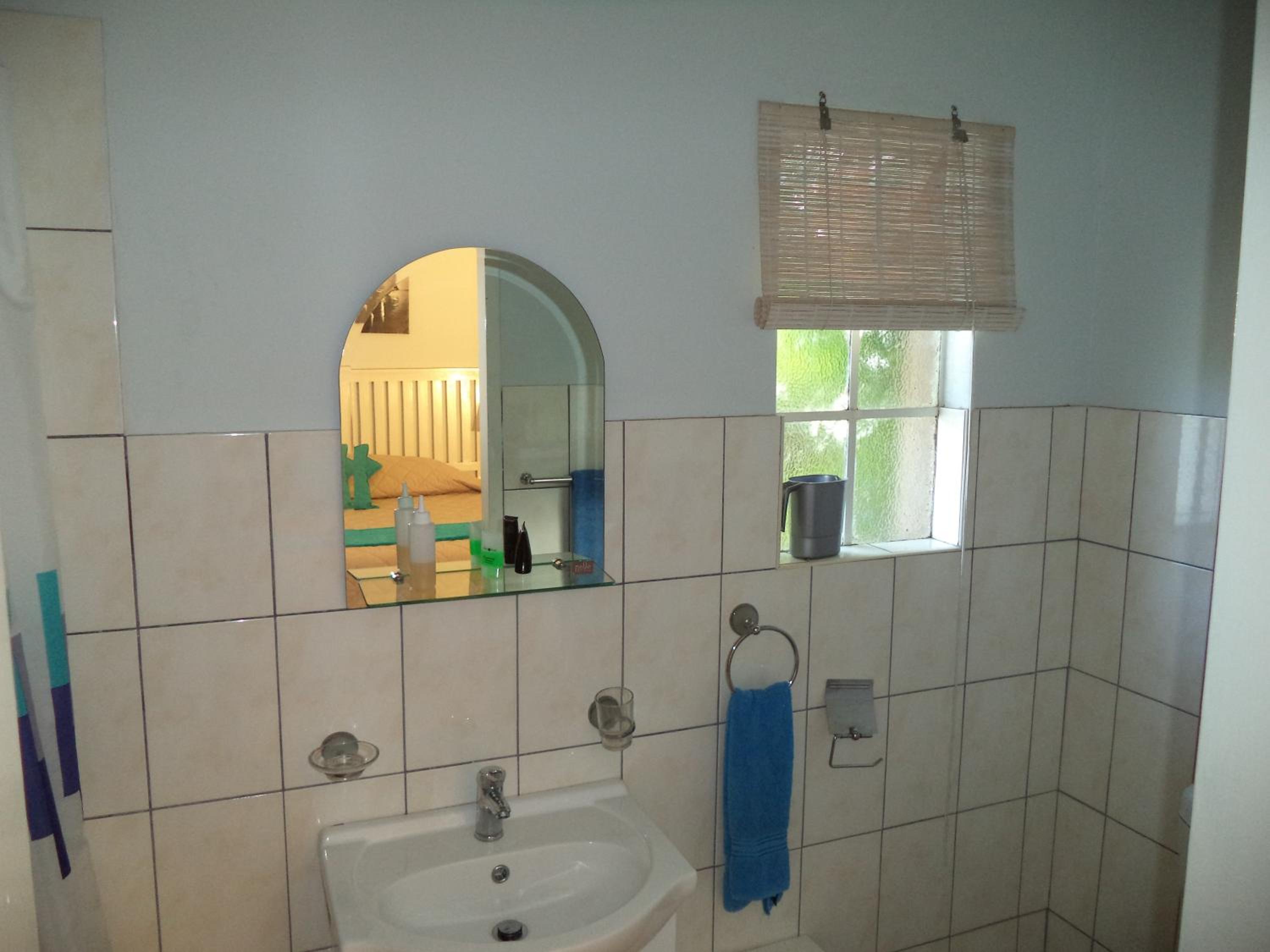 Heatherdale Guesthouse & Shuttle Services