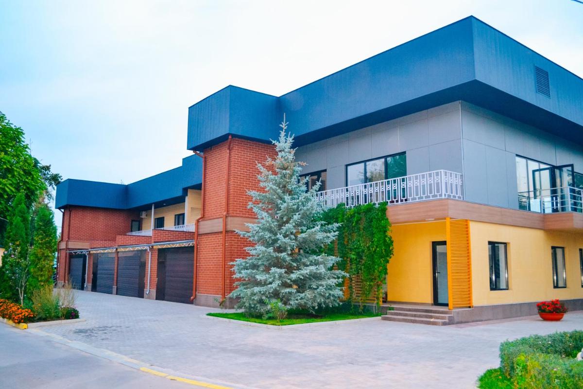 Golden Dragon Villa Hotel